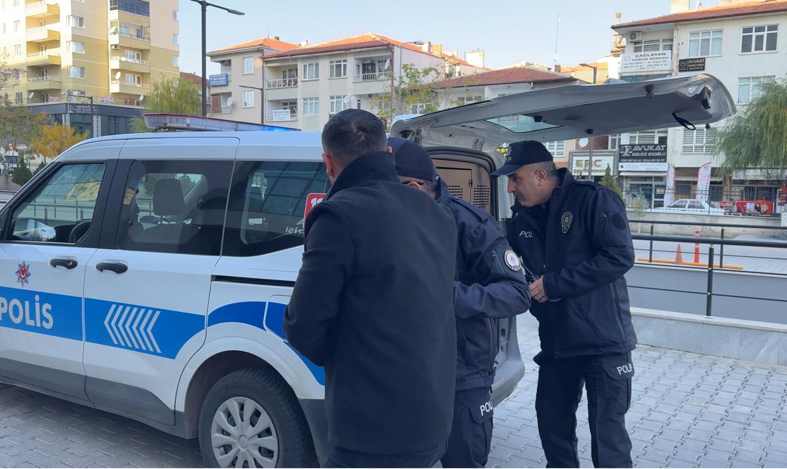 Kırıkkale'de trafik güvenliğini tehlikeye düşürdüğü gerekçesiyle yakalanan sürücü serbest bırakıldı