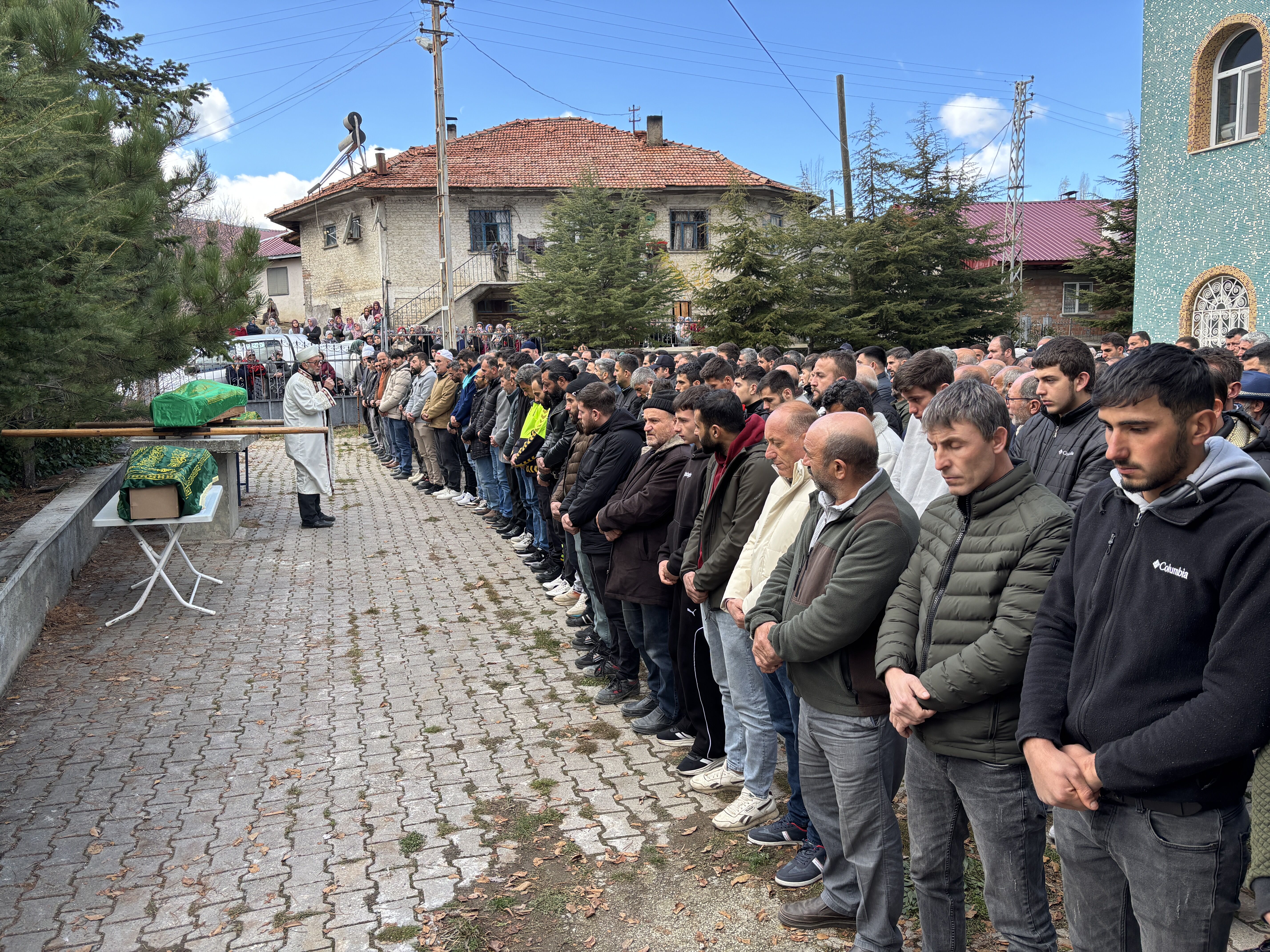 Antalya'da polisin öldürdüğü eşi ve çocuklarının cenazesi Çankırı'da defnedildi