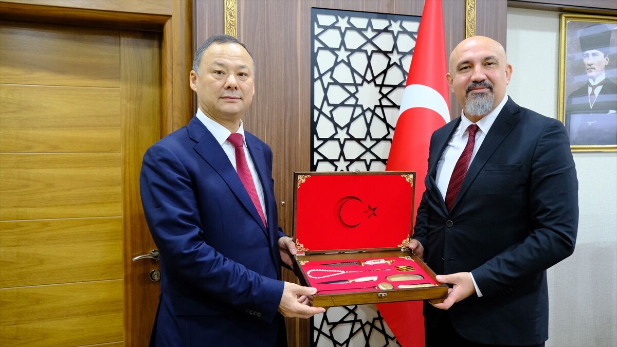 Kırgızistan'ın Ankara Büyükelçisi Kazakbaev'den Sivas Cumhuriyet Üniversitesine ziyaret