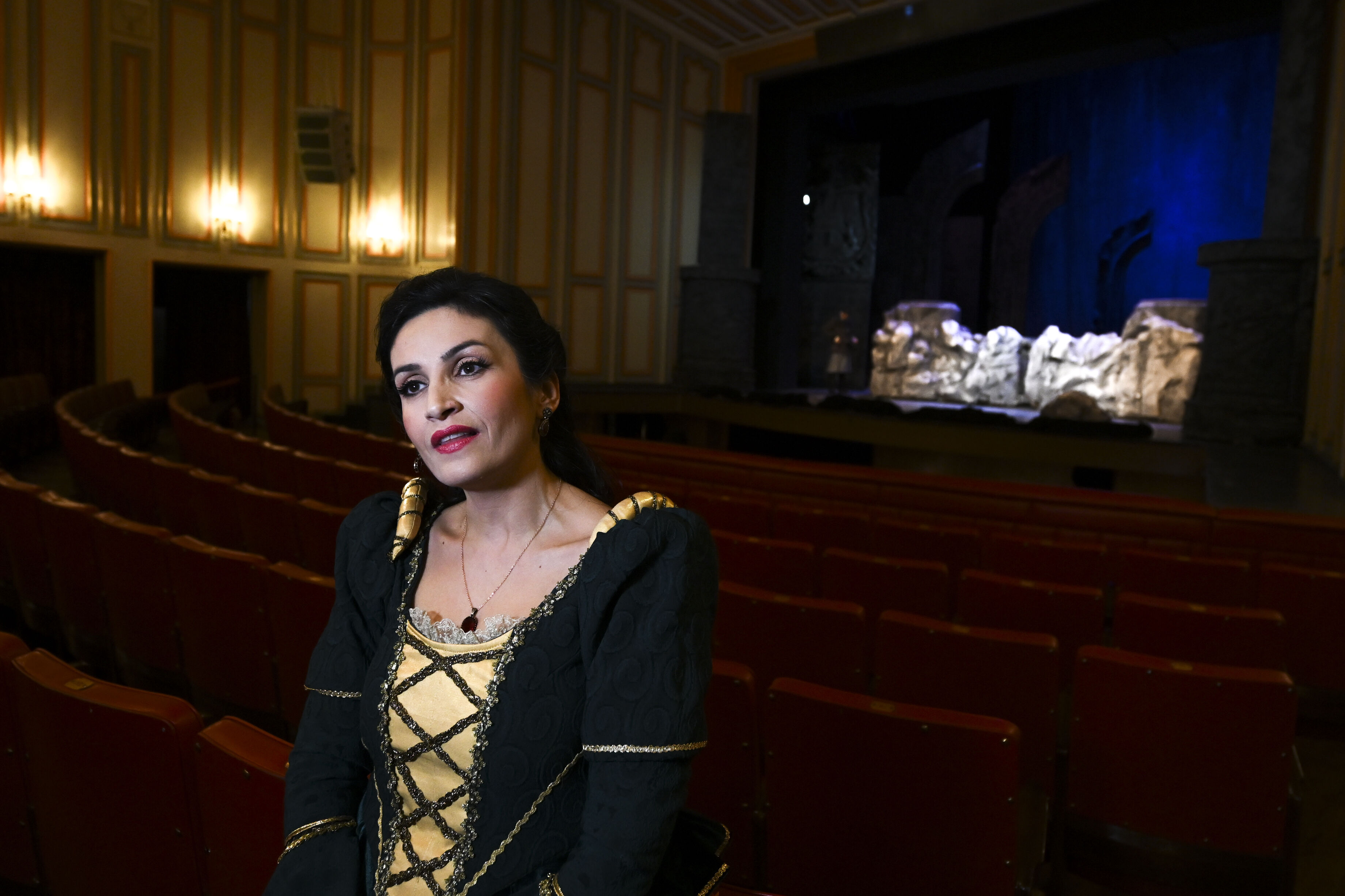 'Lucia di Lammermoor' operasında kostümler, dizi karakterlerinden esinlenilerek tasarlandı