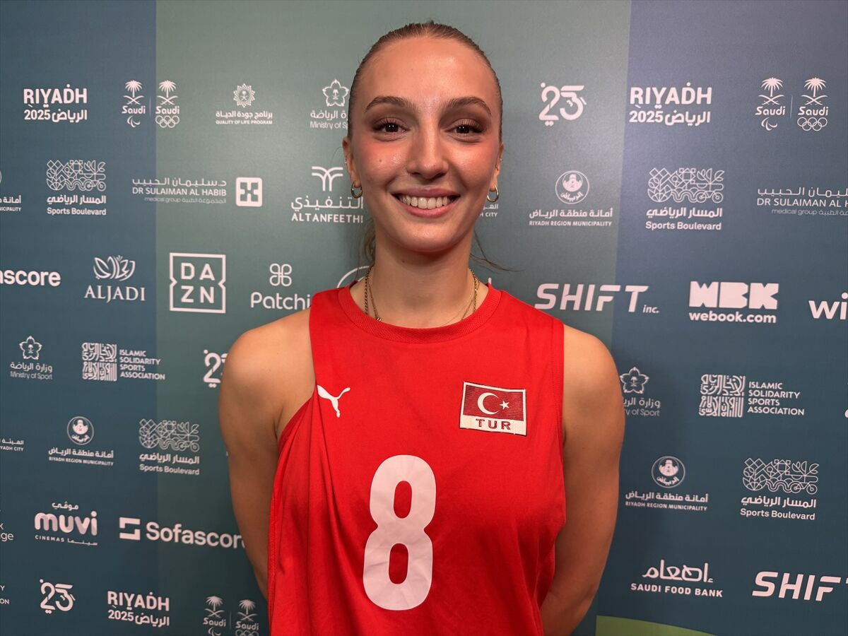 6. İslami Dayanışma Oyunları'nda şampiyon olan Kadın Milli Voleybol Takımı Antrenörü Öçal: