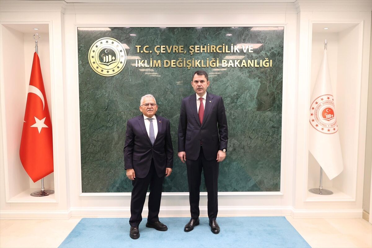 Başkan Büyükkılıç, Bakan Kurum'u ziyaret etti