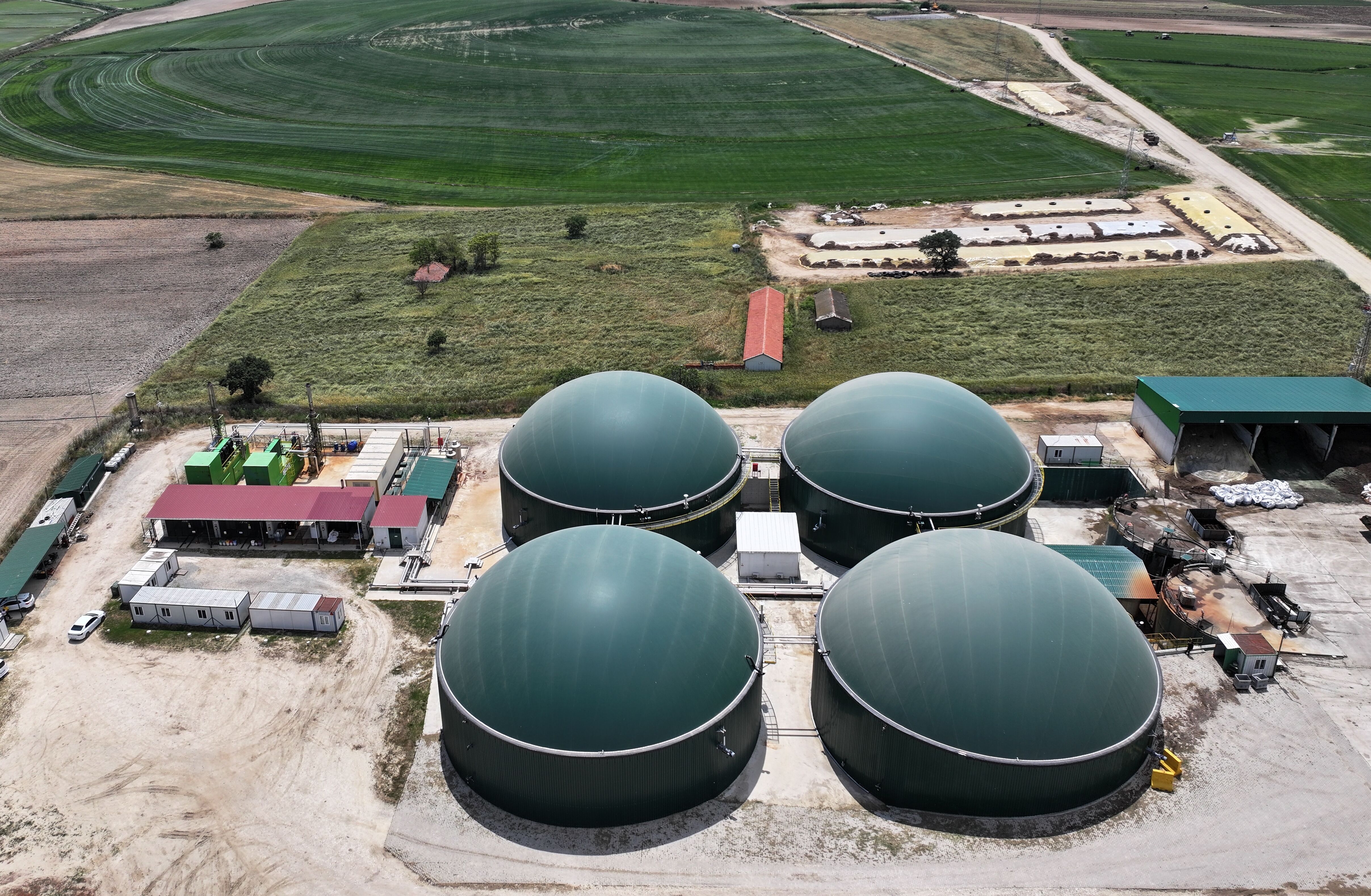 Edirne'de köye kurulan tesiste bitkisel ve hayvansal atıklar elektriğe dönüşüyor