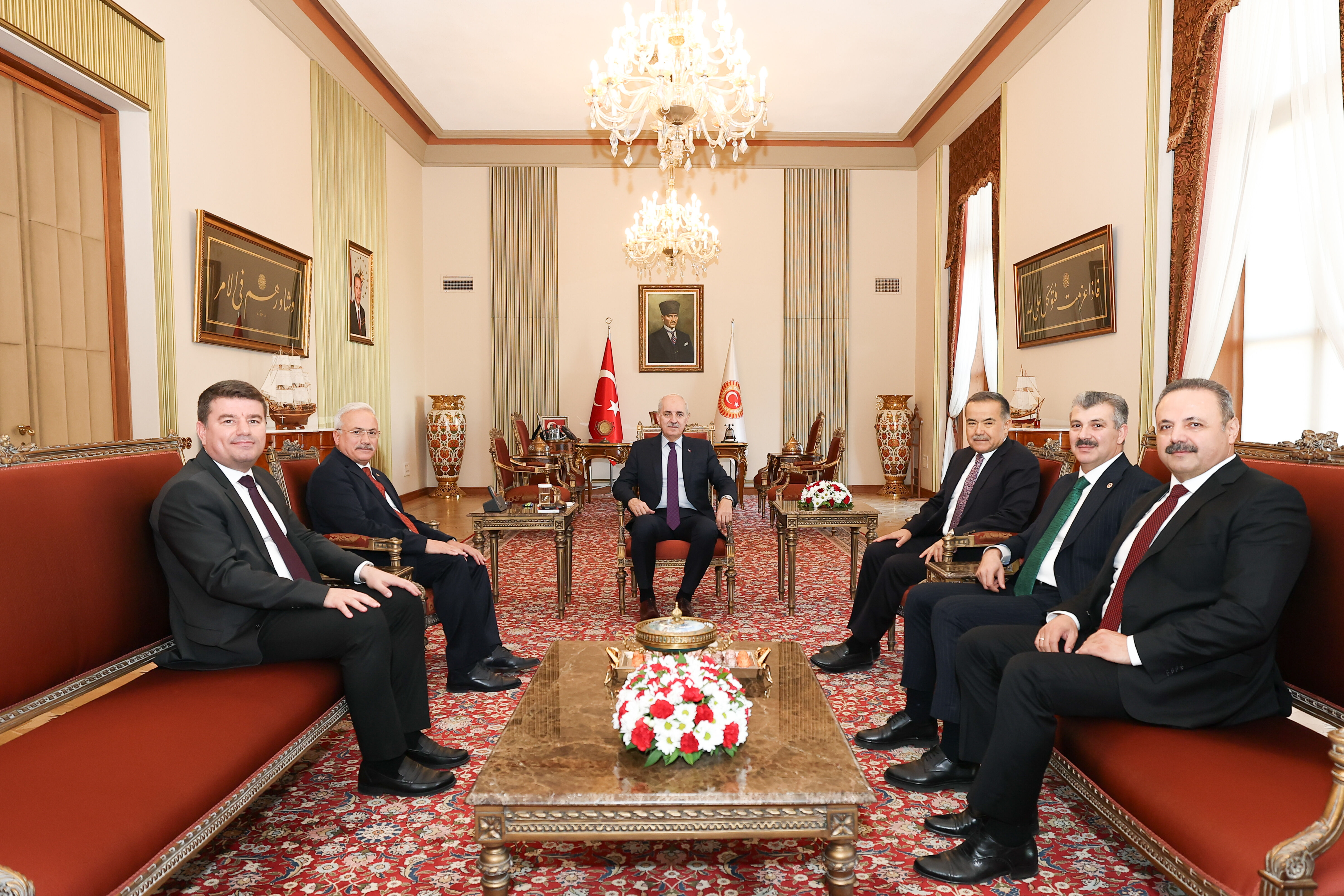 TBMM Başkanı Kurtulmuş, AK Parti Aksaray milletvekilleri ile beraberindeki heyeti kabul etti