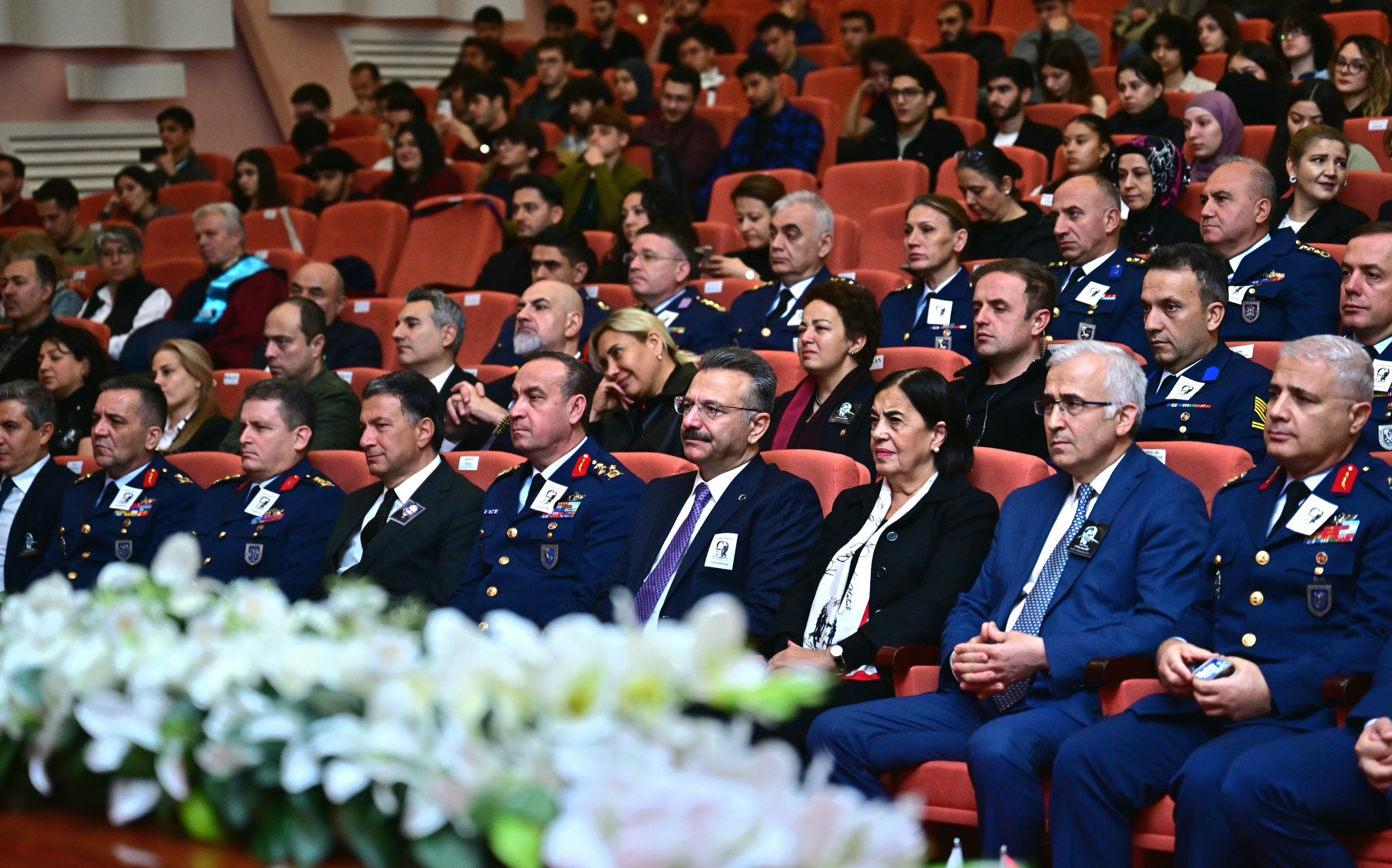 Eskişehir Valisi Aksoy, Atatürk'ü anma programına katıldı