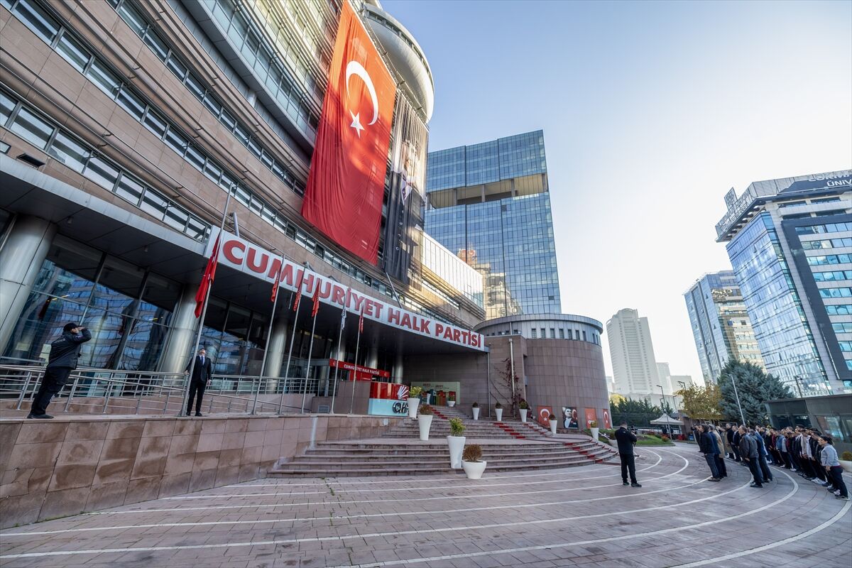 Büyük Önder Atatürk için CHP'de anma töreni düzenlendi