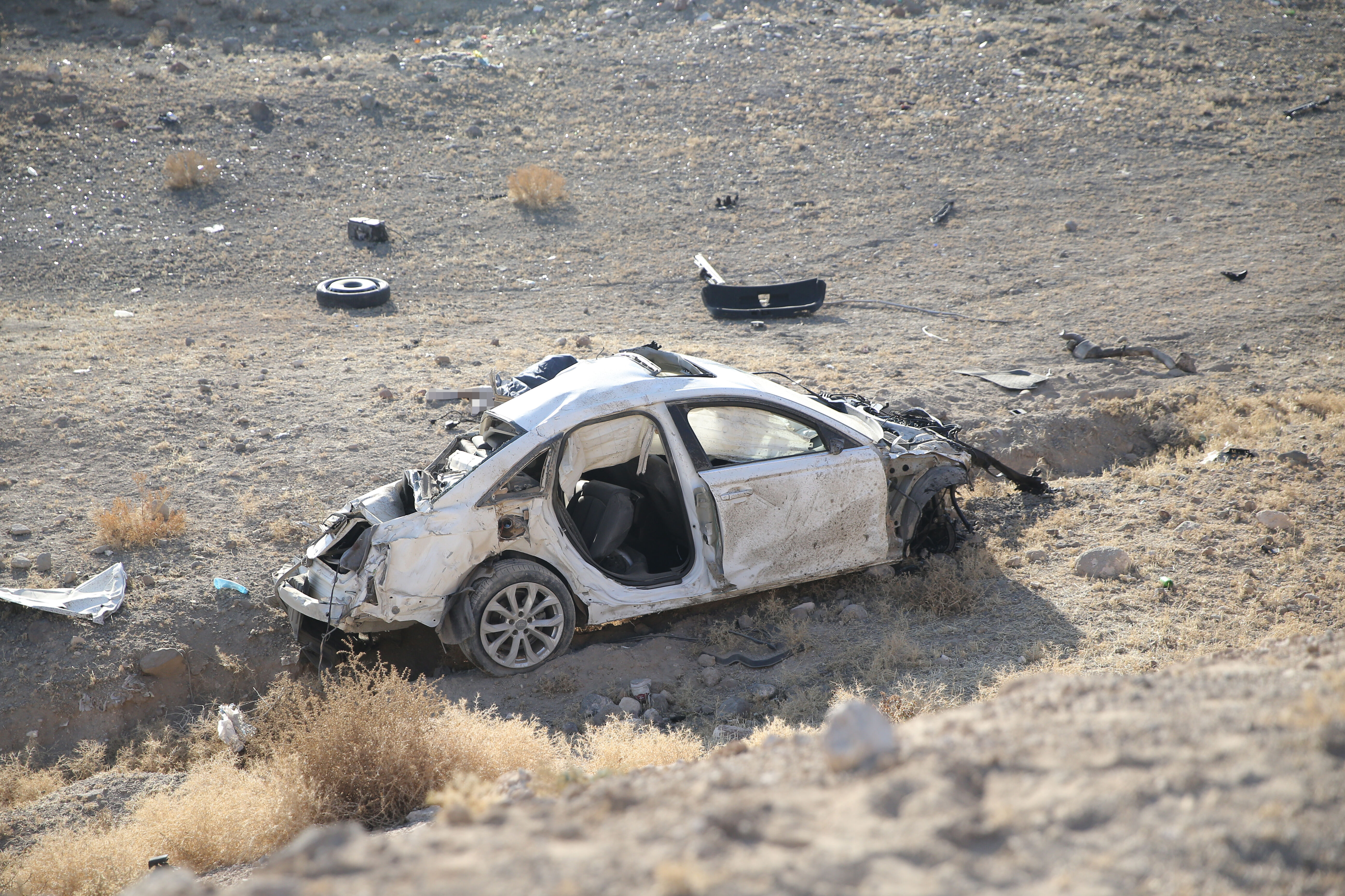 Niğde'de şarampole devrilen otomobildeki 2 kişi öldü, 1 kişi yaralandı