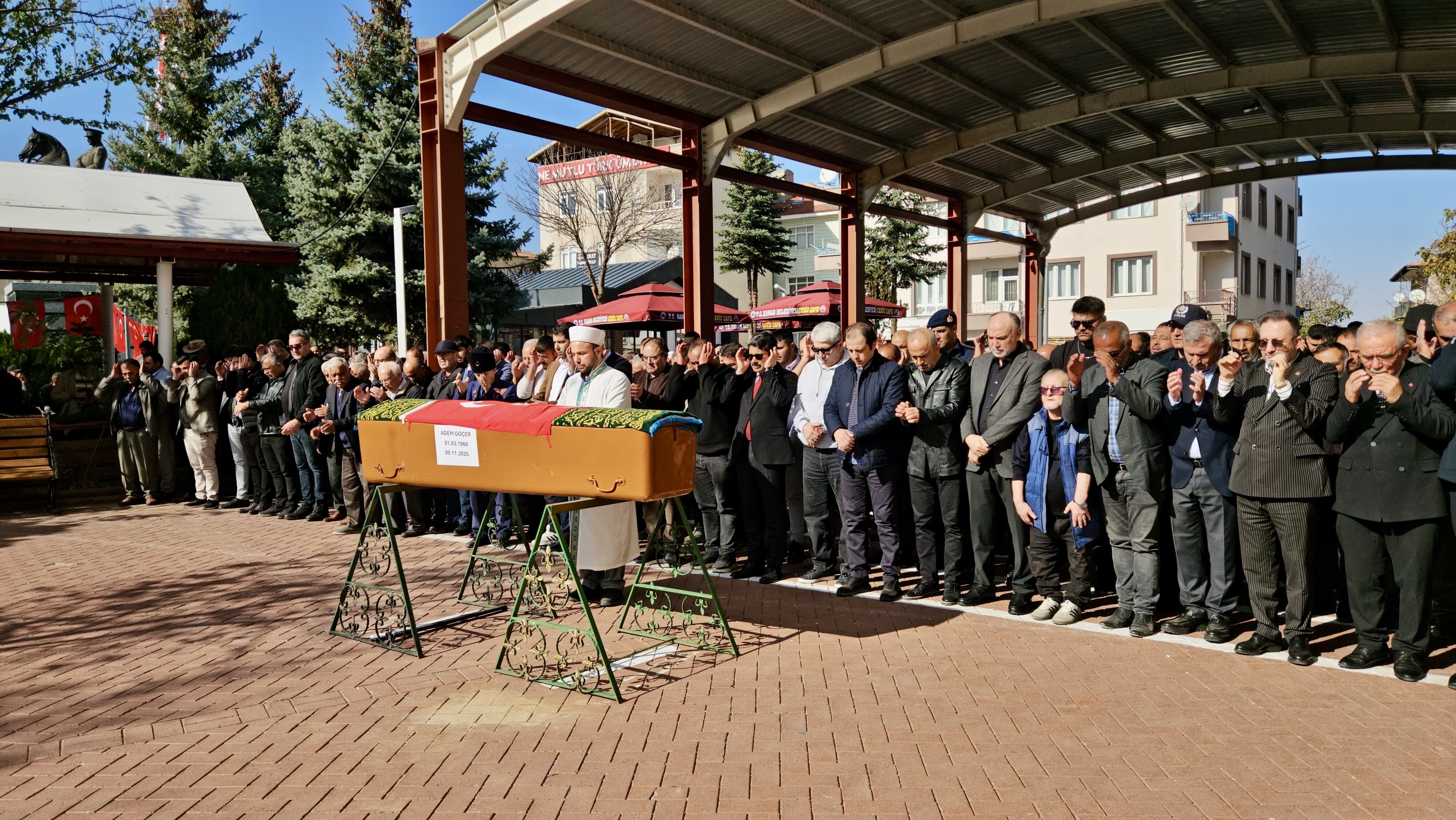 'Davulun efsanesi' Adem Göçer'in cenazesi memleketi Kırşehir'de defnedildi
