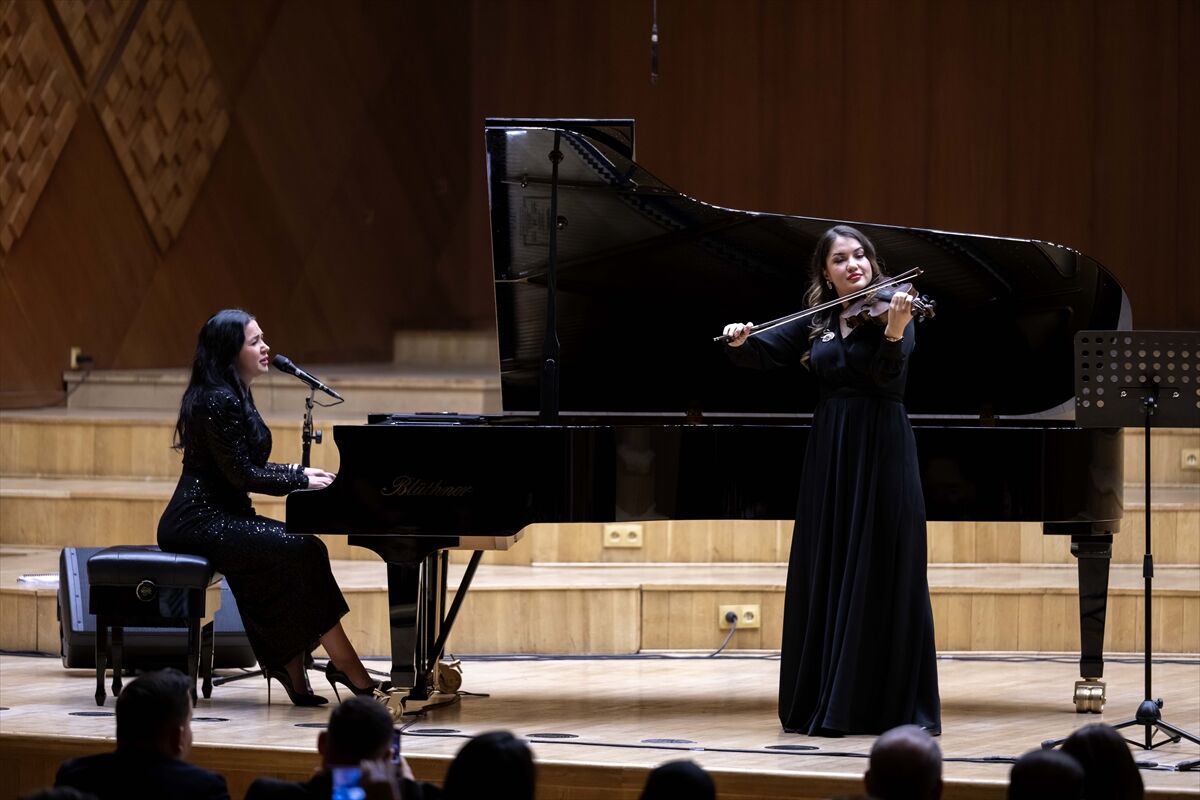 Ankara'da '7 Güzel' müzik grubu 'Zafer Destanı' konseri verdi