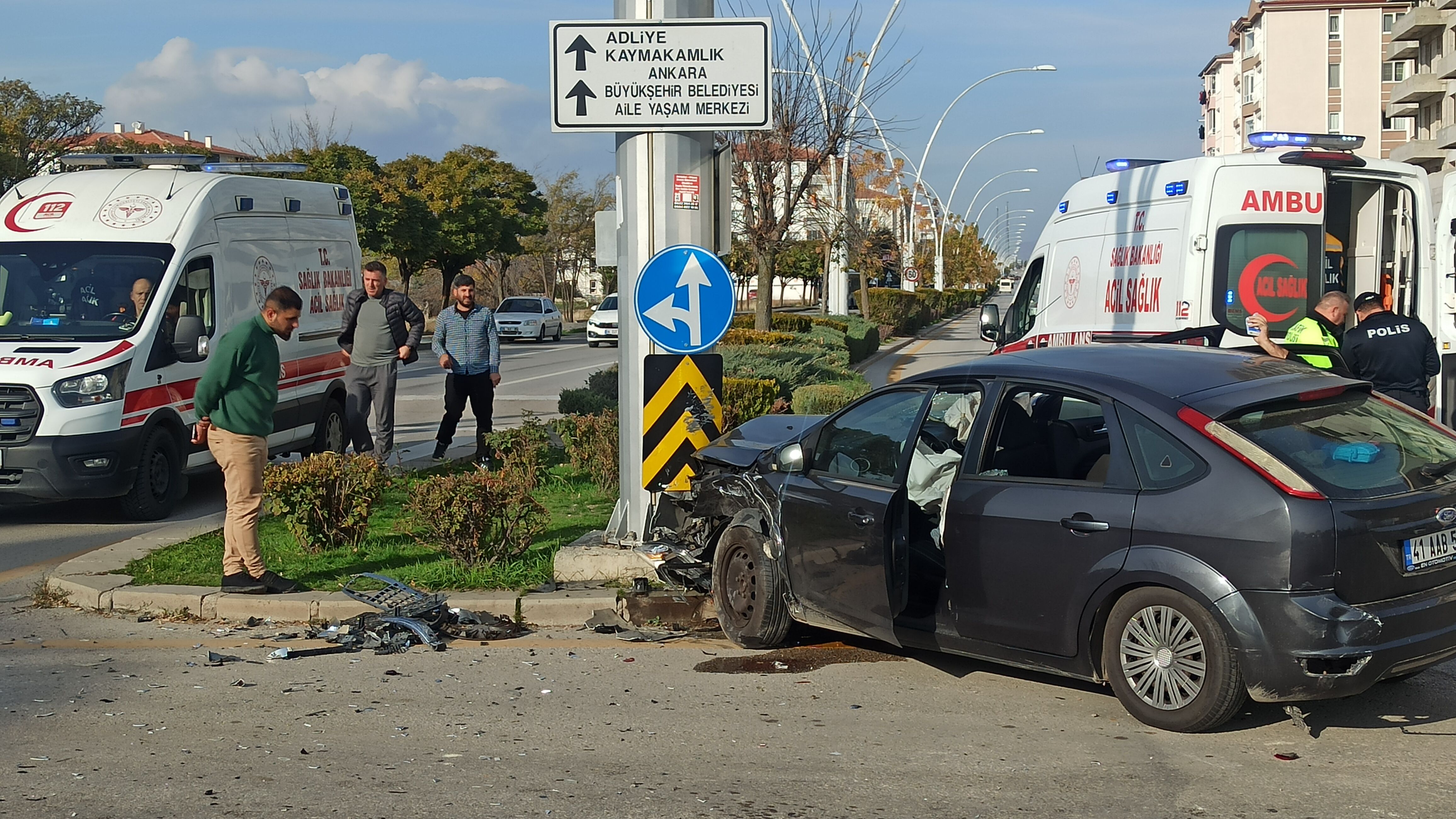 Başkentte iki otomobilin çarpışması sonucu 6 kişi yaralandı