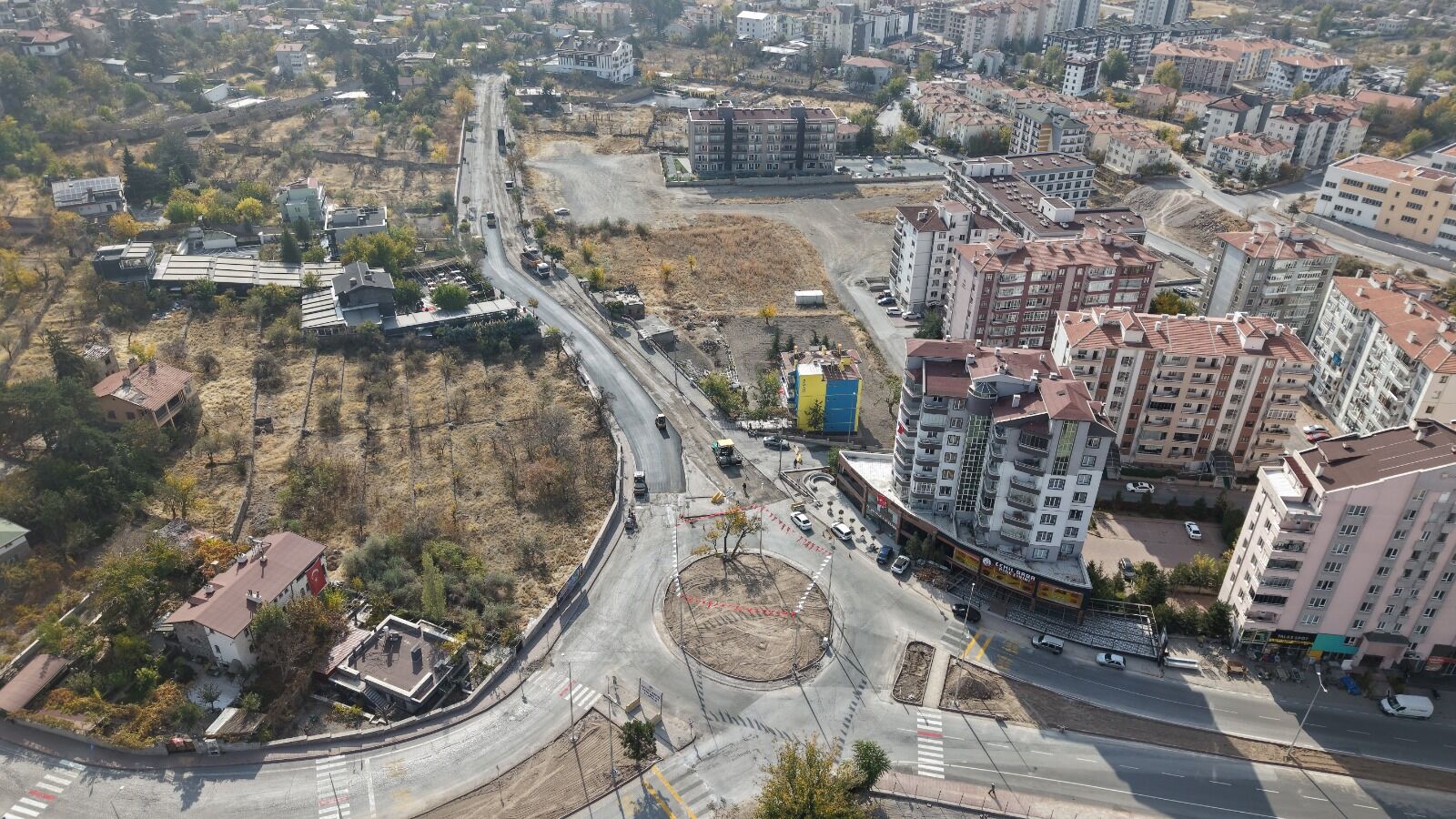 Büyükşehir Belediyesi, Atatürk Bulvarı'nda asfalt yenileme çalışması yaptı