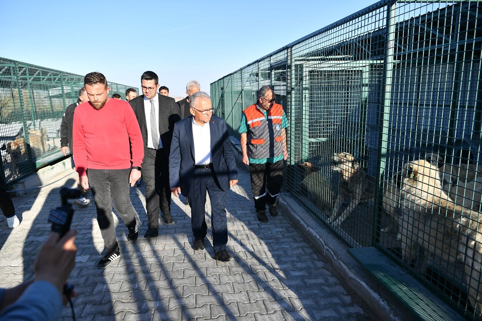 Başkan Büyükkılıç'tan Sahipsiz Hayvan Bakım ve Rehabilitasyon Merkezi'ne ziyaret