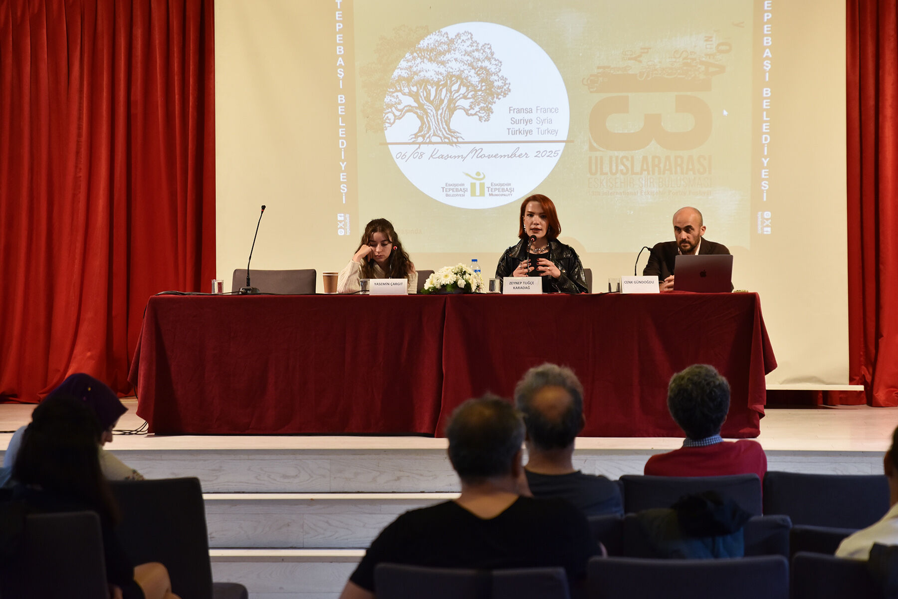 “Şiirin Direnişi, Kenti Kuşattı: Eskişehir’de Söz, Müziğe Dönüştü”