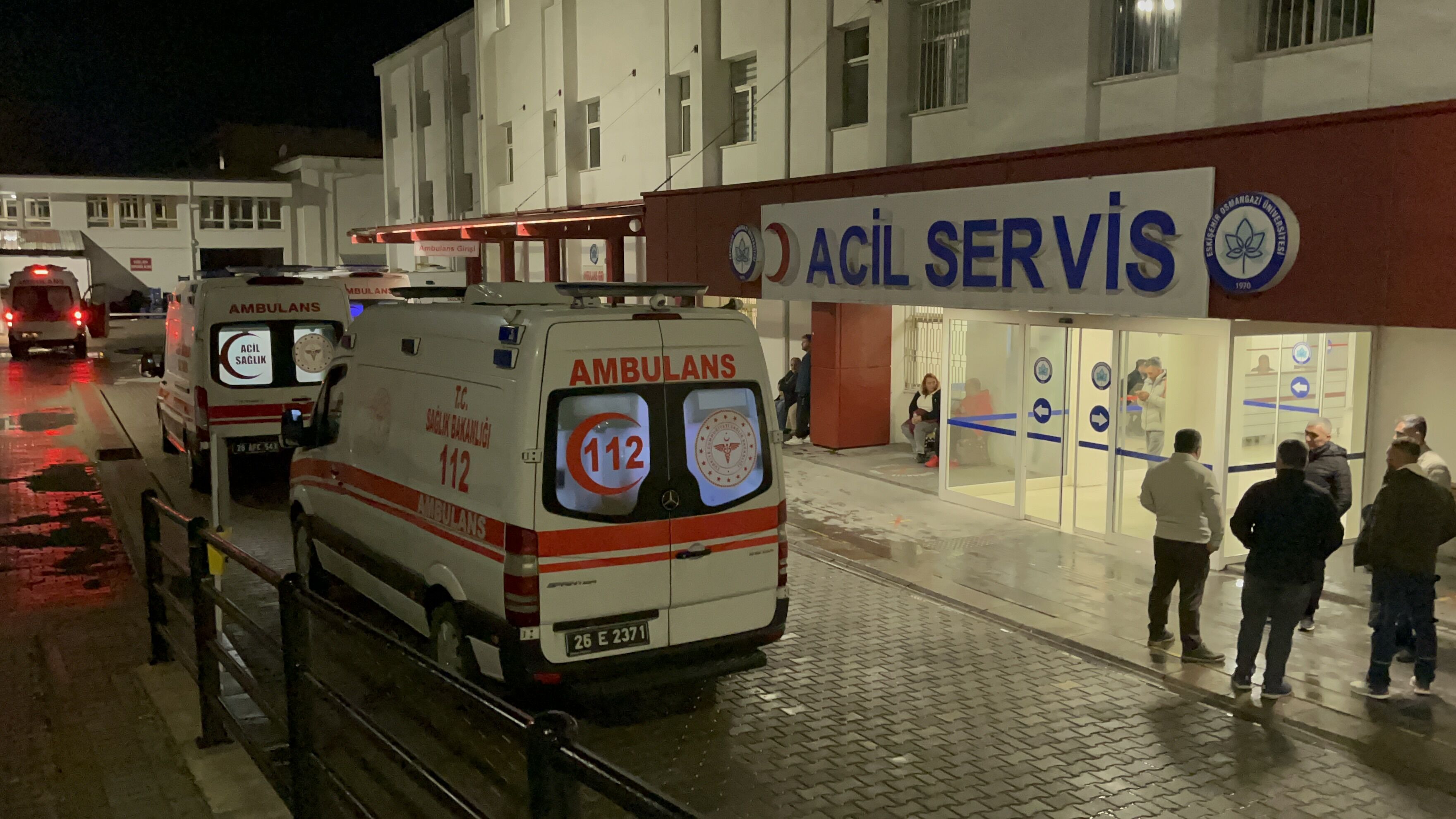 Eskişehir'de 2 otomobilin çarpıştığı kazada 9 kişi yaralandı