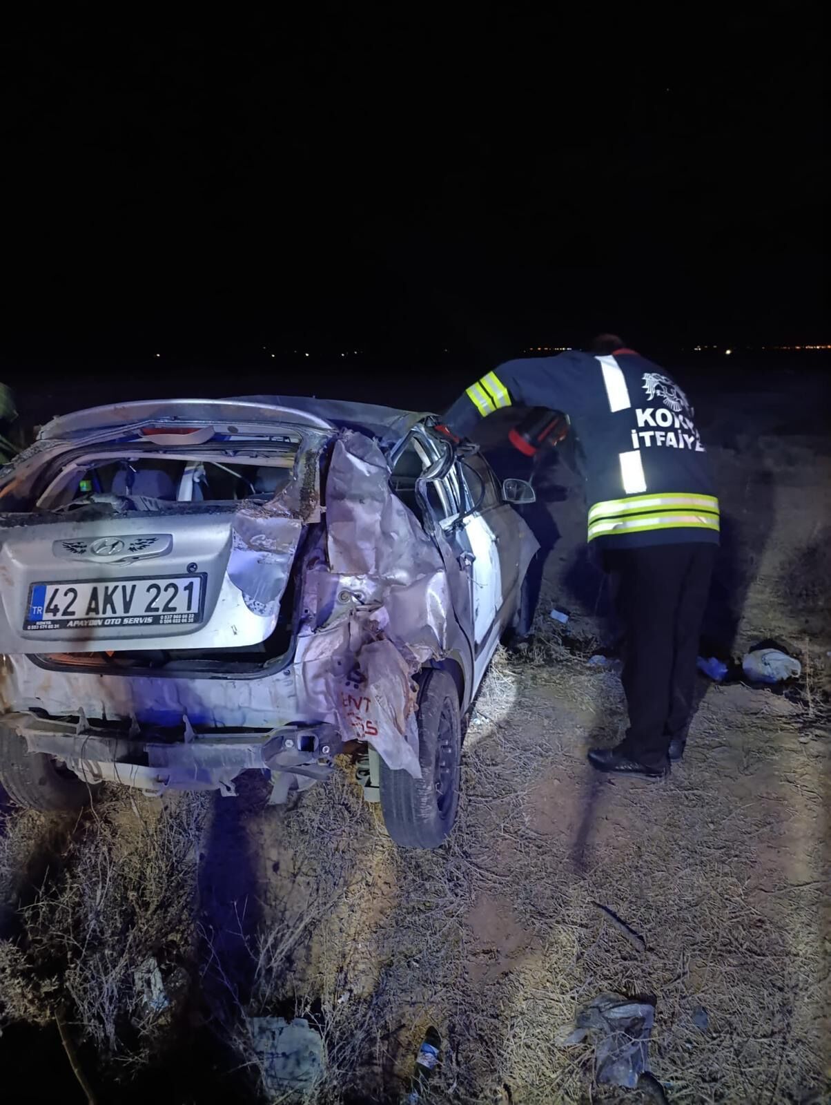 Konya'da şarampole devrilen otomobildeki 1 kişi öldü, 3 kişi yaralandı