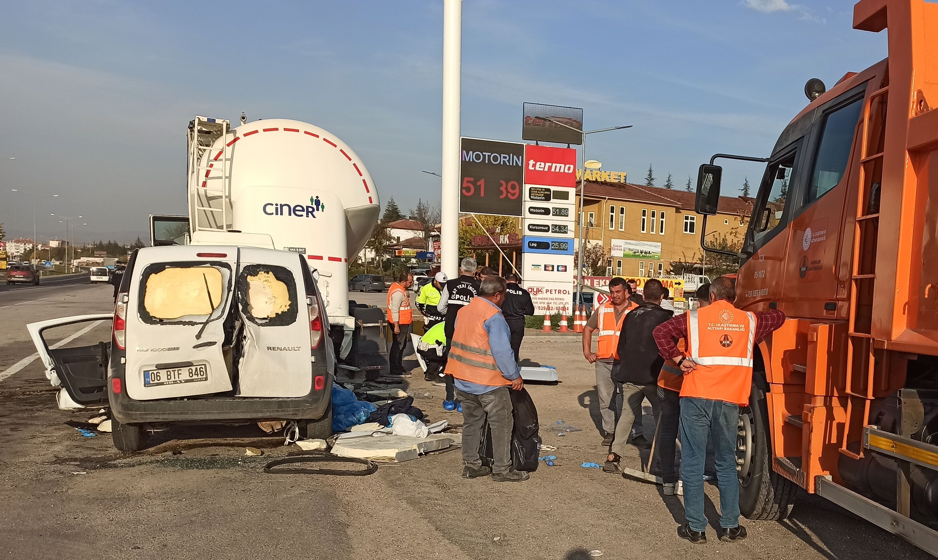Ankara'da trafik kazasında aynı aileden 3 kişi öldü