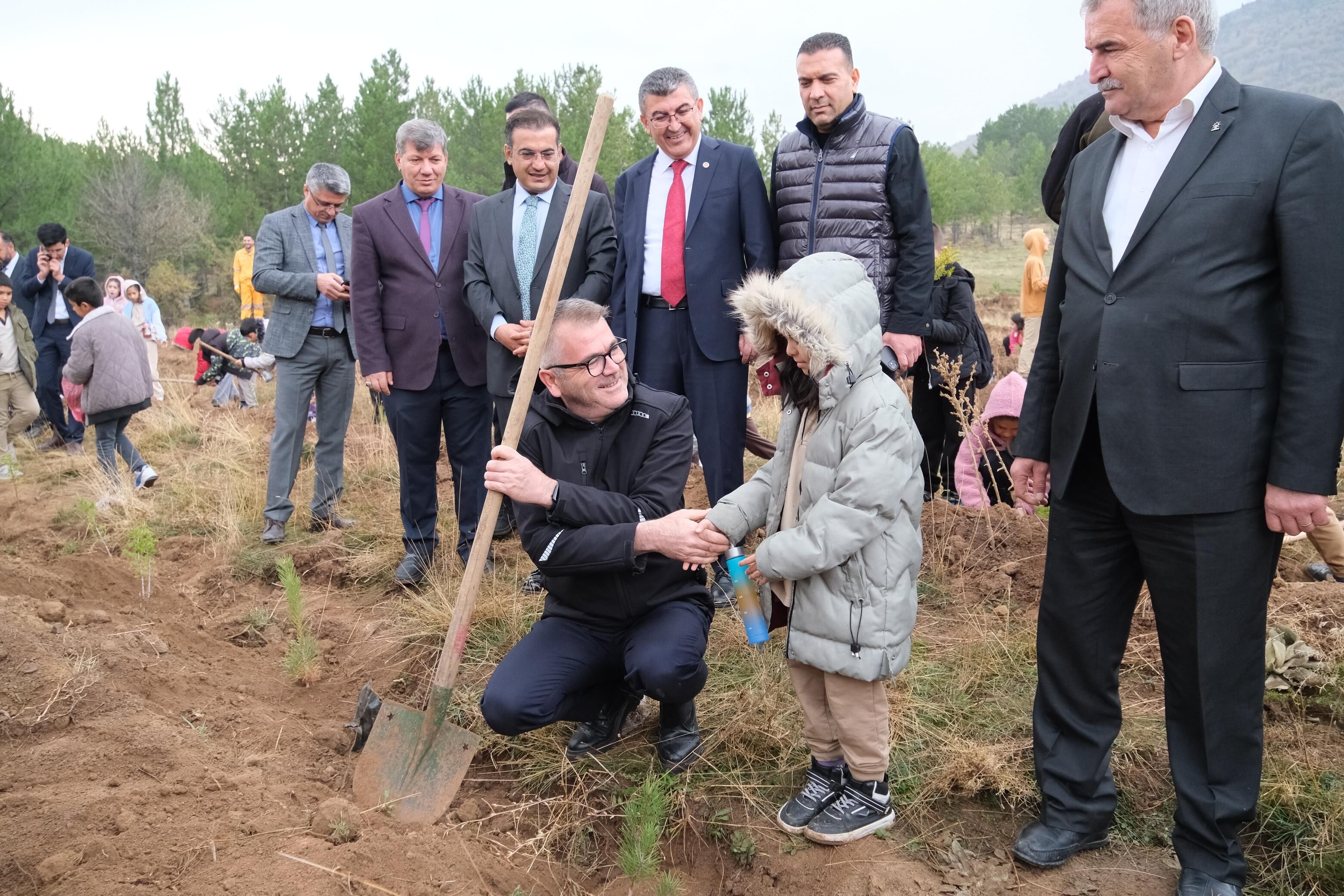 Seydişehir'de 1500 fidan toprakla buluştu