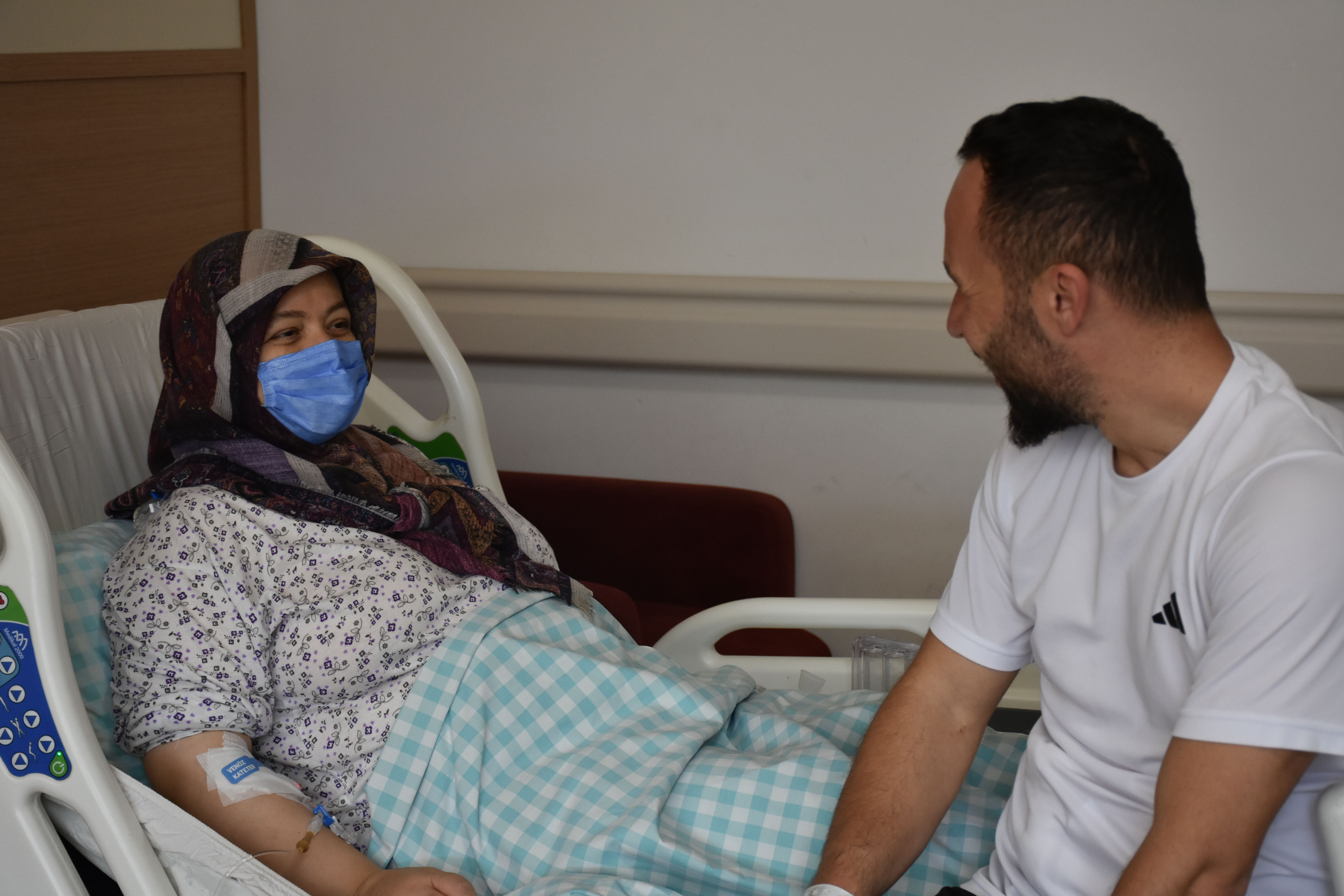 Böbrek hastası ablalarına 'hayat vermek' için yarıştılar