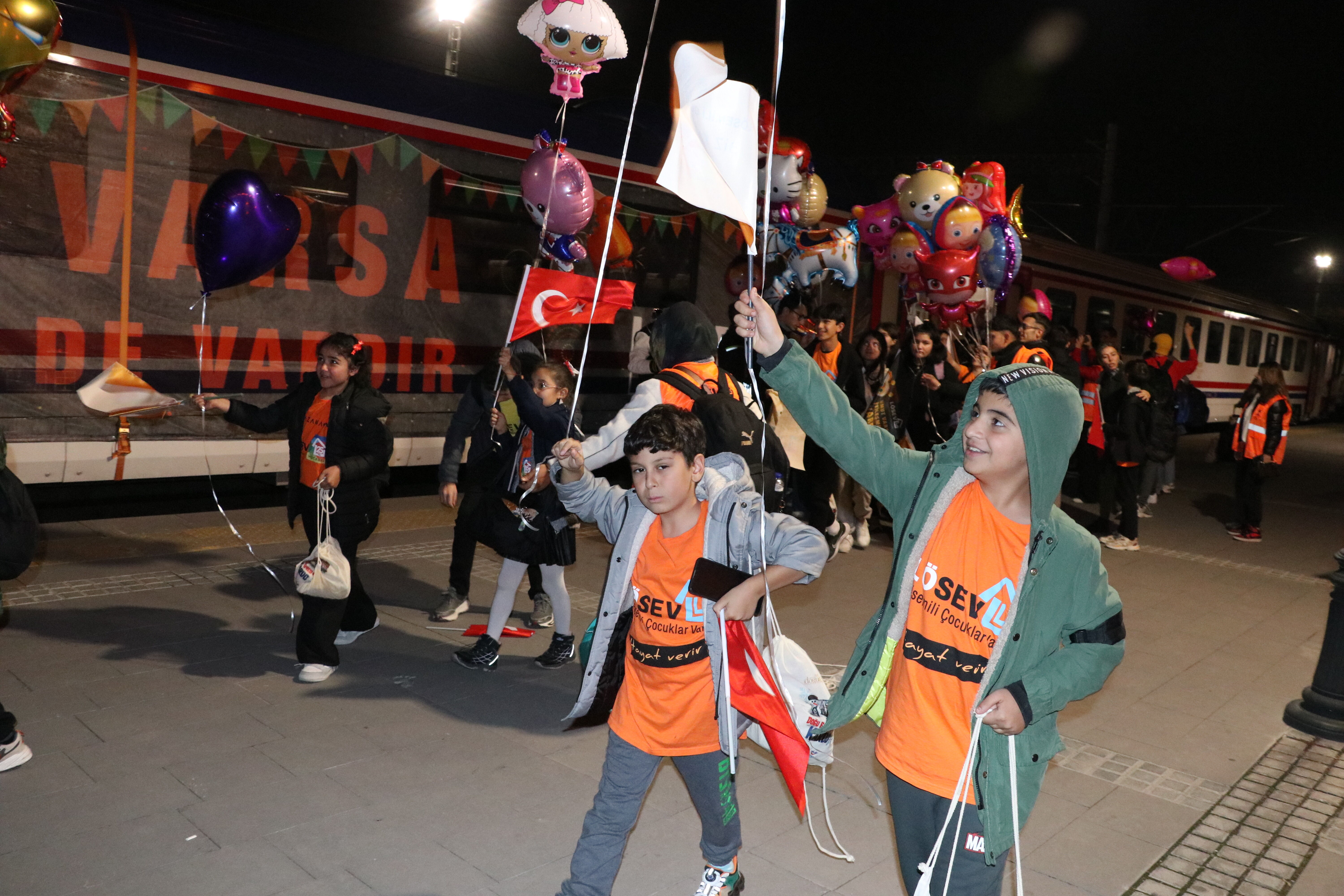 'Umut Treni' lösemili çocuklarla Kayseri'ye ulaştı