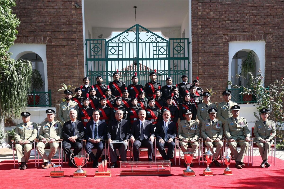 İçişleri Bakanı Yerlikaya, Pakistan Ulusal Polis Akademisi mezuniyet törenine katıldı