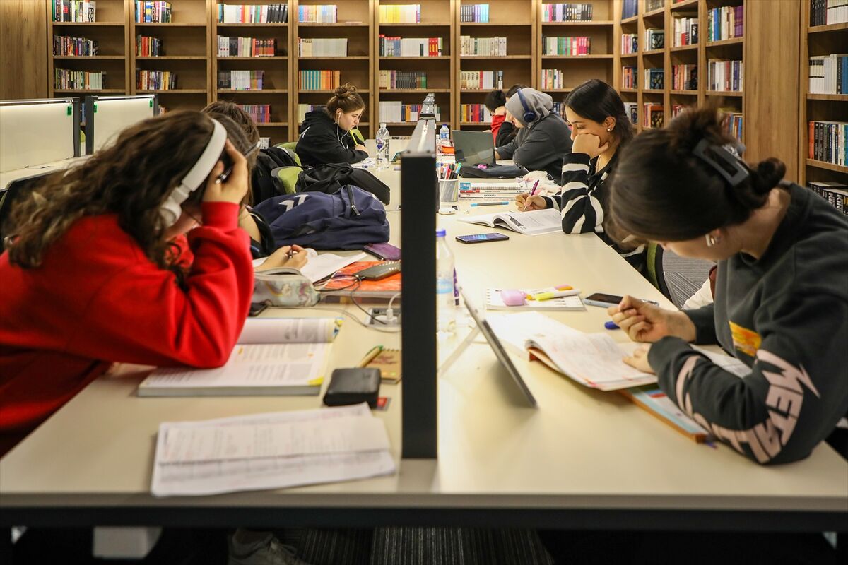 Talas'ın 7/24 Kütüphanesi 1 milyondan fazla ziyaretçi ağırladı