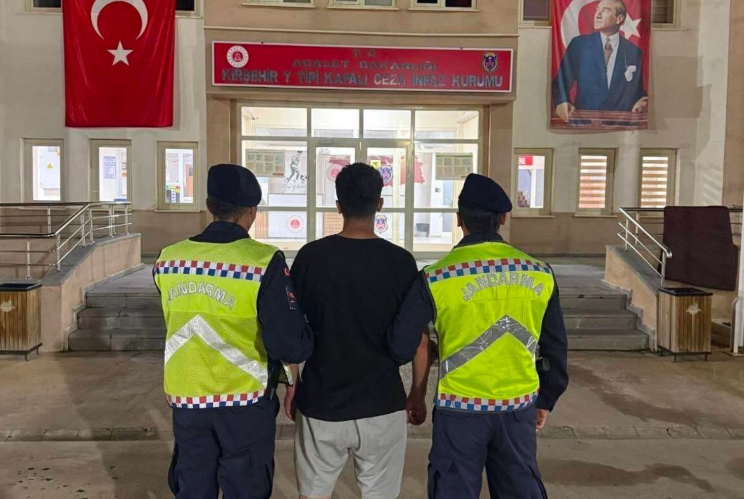 Kırşehir'de 10 yıl 2 ay hapis cezası bulunan firari trafik kazasında yakalandı