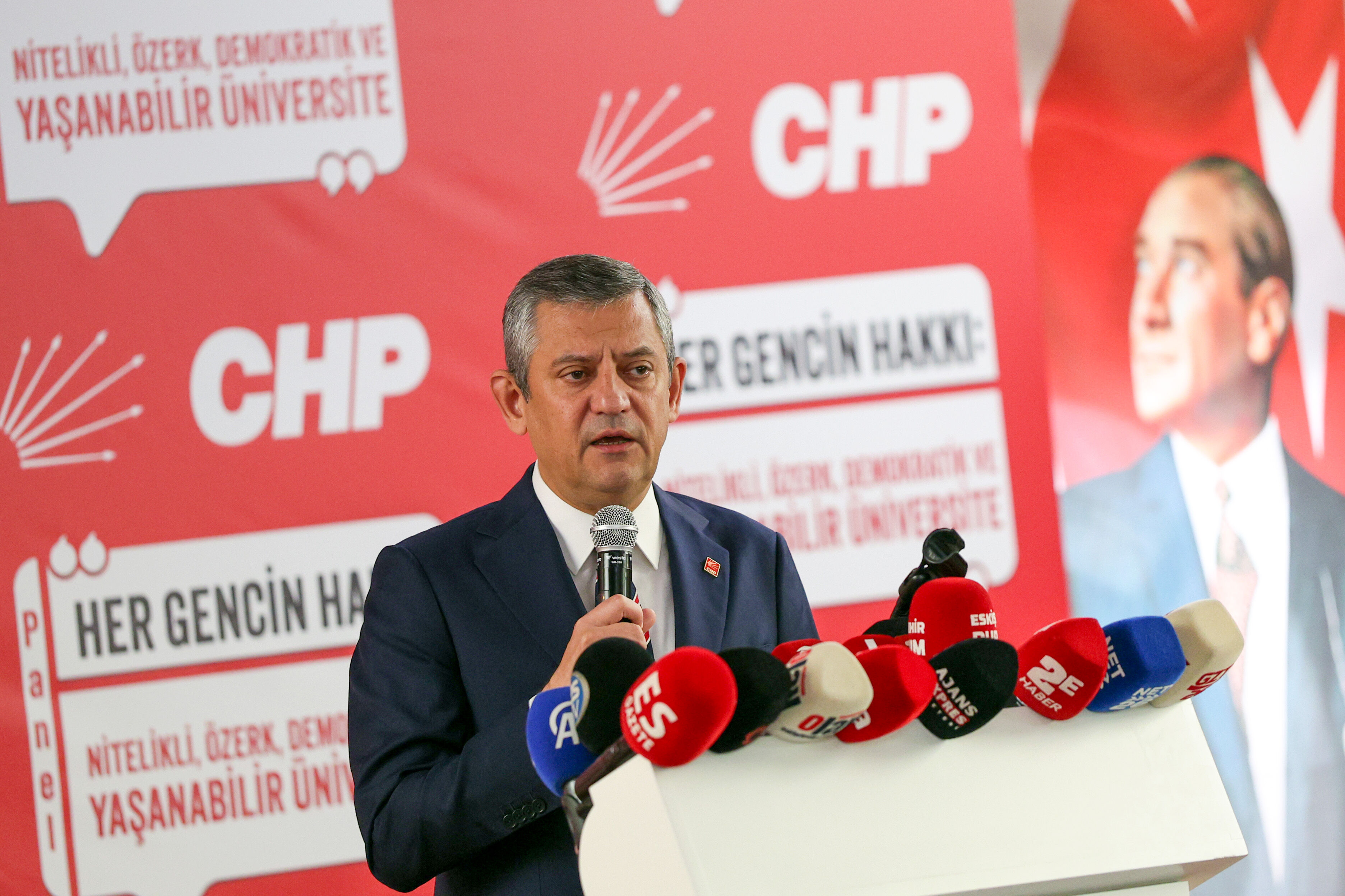 CHP Genel Başkanı Özel, Eskişehir'de panelde konuştu: