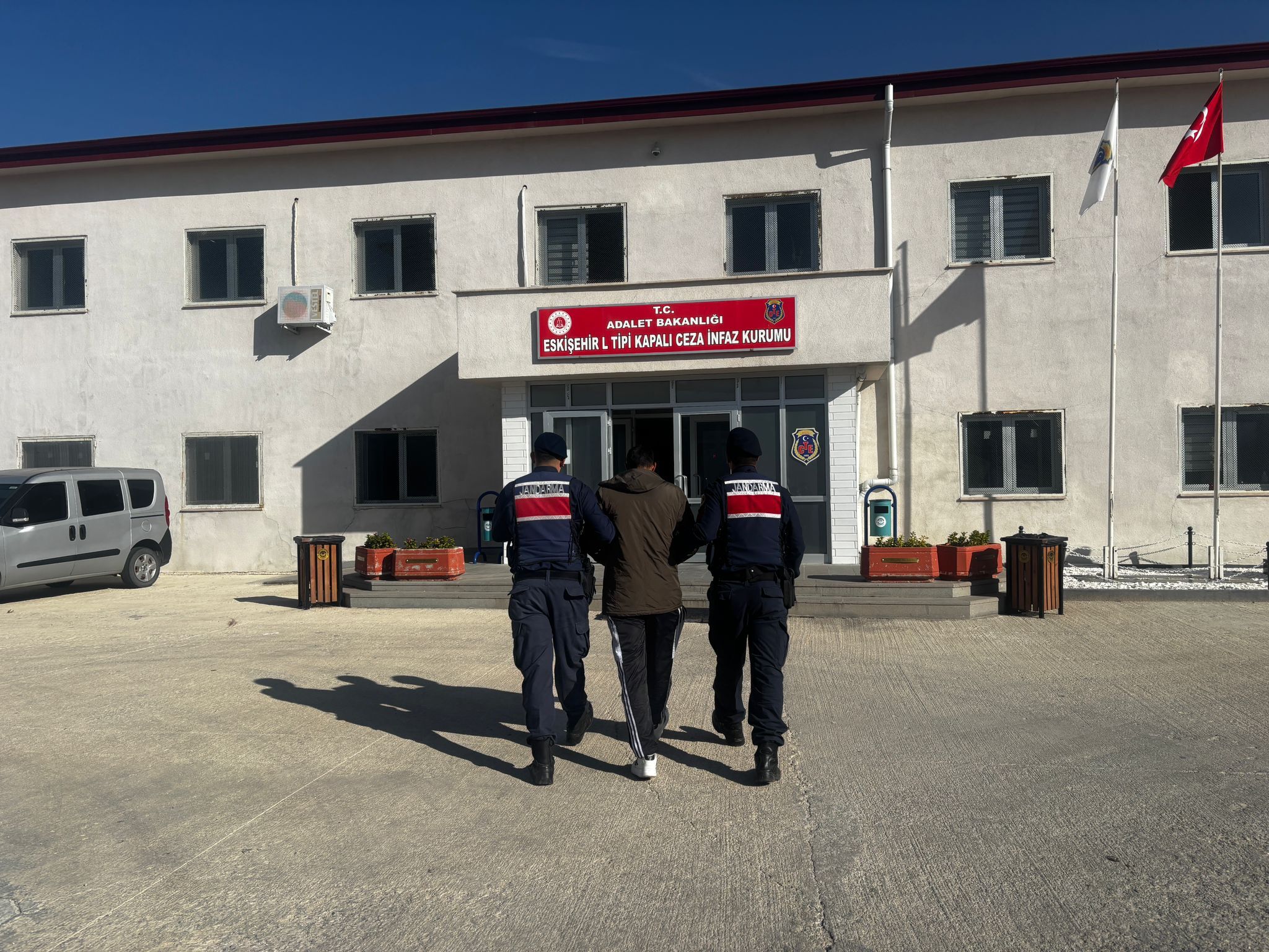 Sivrihisar'da küçükbaş hayvan çaldıkları iddia edilen 3 şüpheliden 1'i tutuklandı