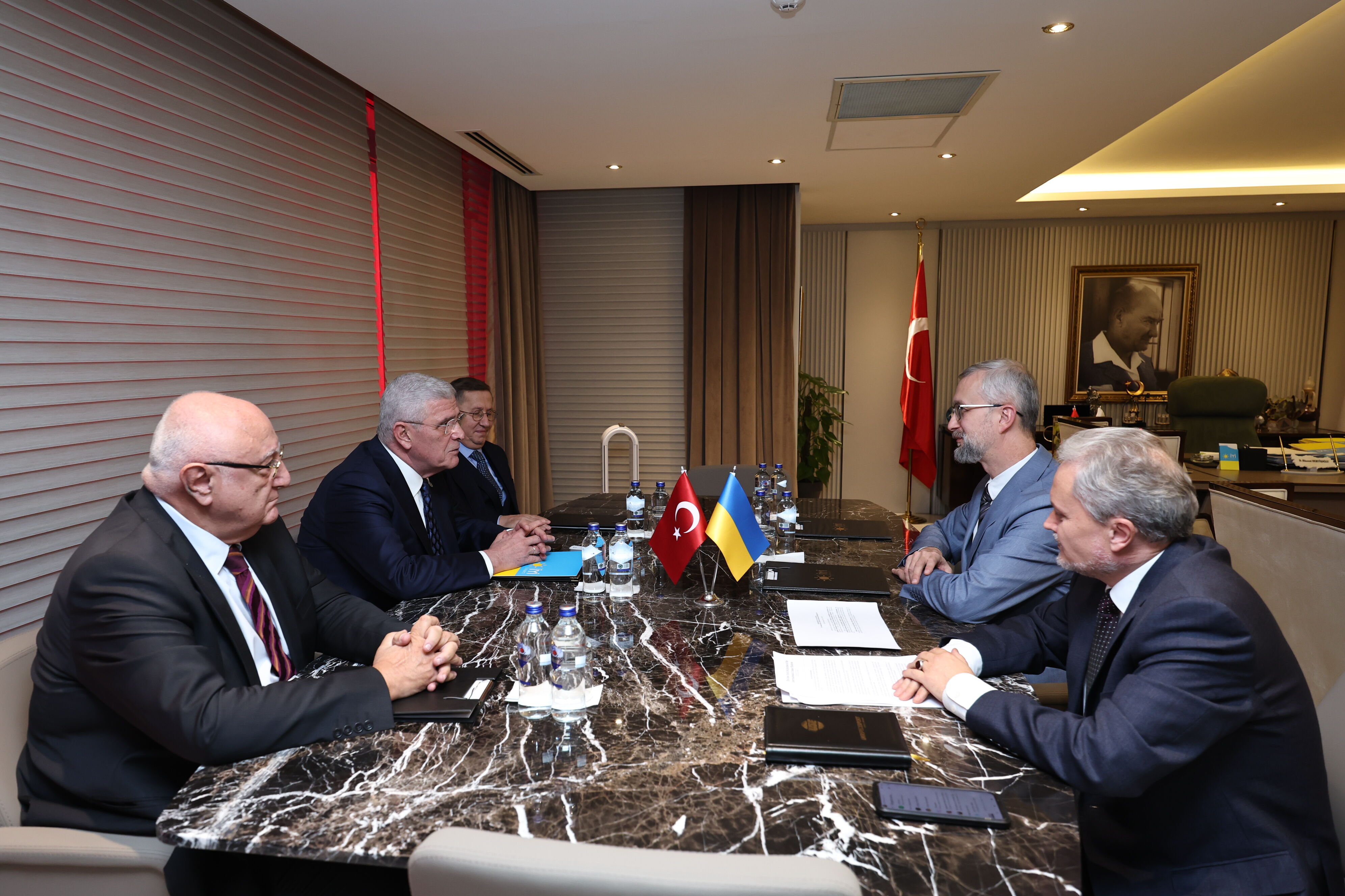 İYİ Parti Genel Başkanı Dervişoğlu, Ukrayna'nın Ankara Büyükelçisi Celal ile görüştü