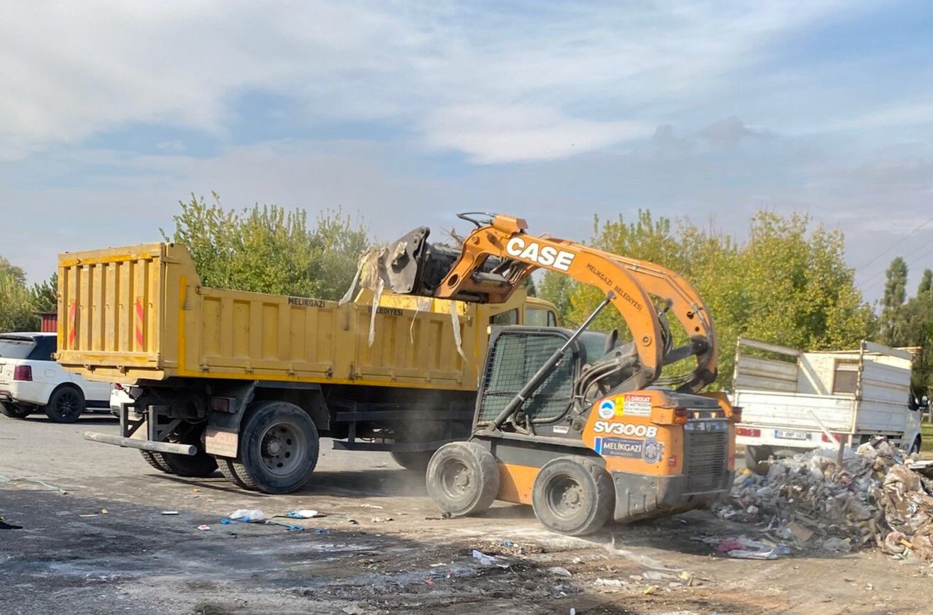 Melikgazi Belediyesinin sonbahar temizliği sürüyor