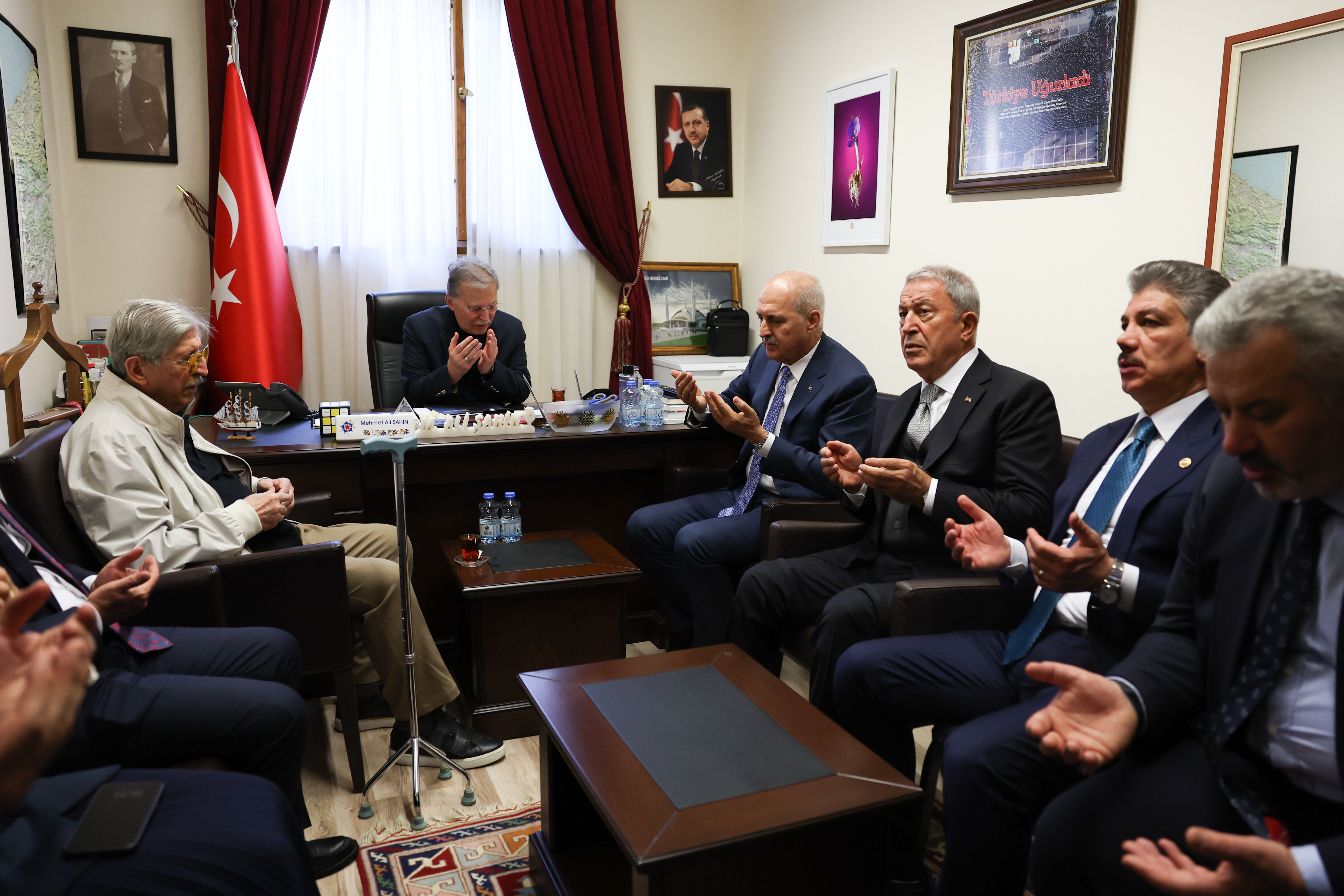 TBMM Başkanı Kurtulmuş'tan Cumhurbaşkanlığı YİK üyesi Mehmet Ali Şahin'e taziye ziyareti