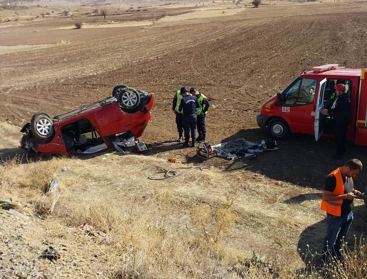 Konya'da devrilen otomobildeki 1 kişi öldü, 2 kişi yaralandı