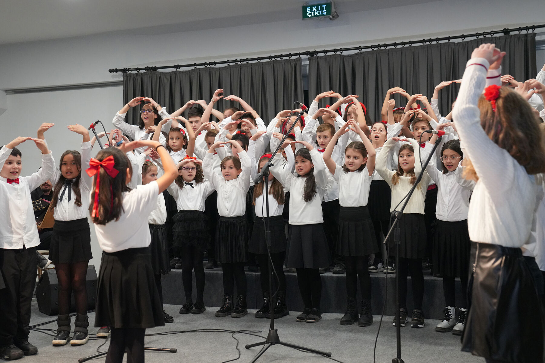 İki Elin Sesi Var Korosu'ndan anlamlı konser