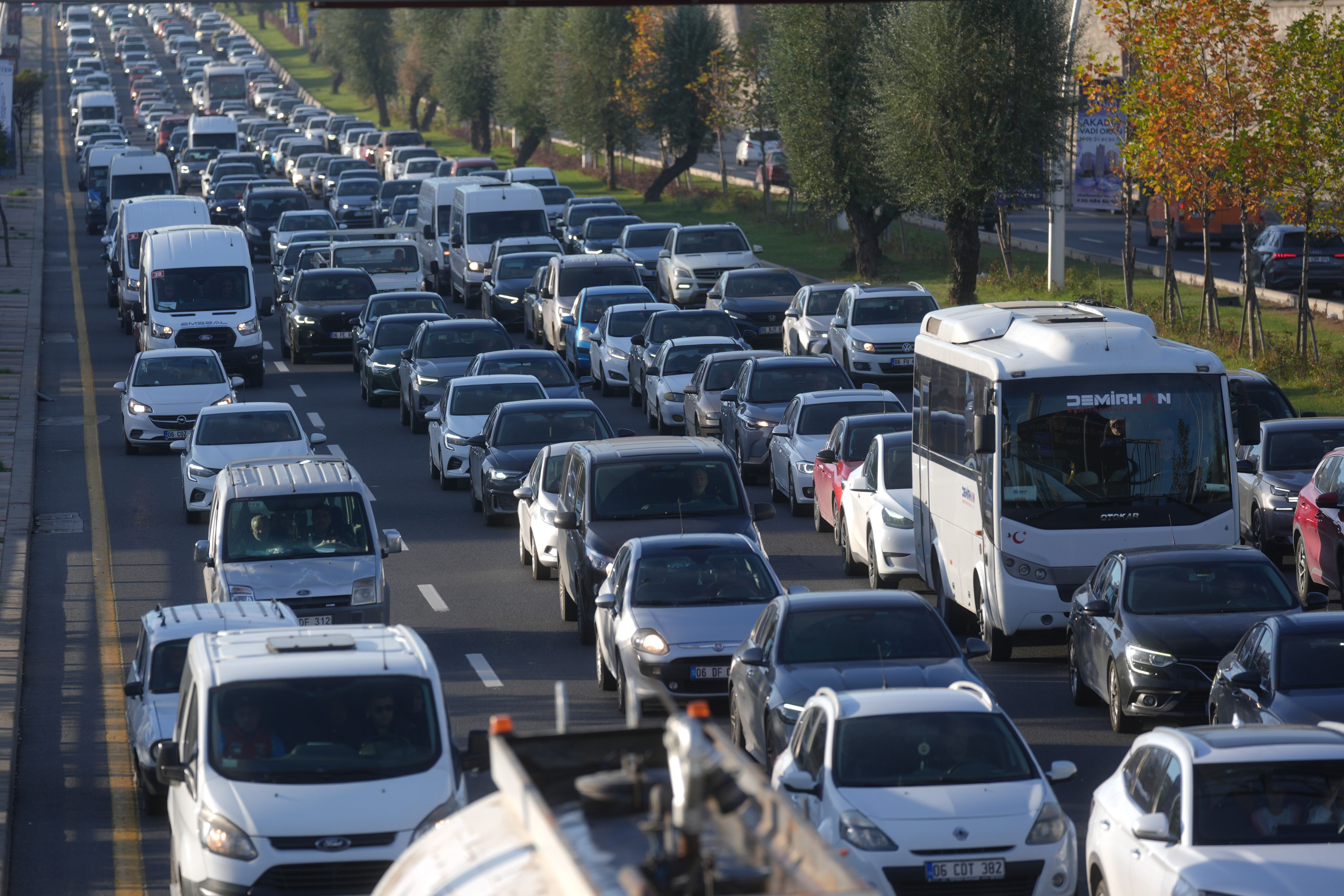 Ankara'da artan trafik sorununa araç sürücüleri tepkili
