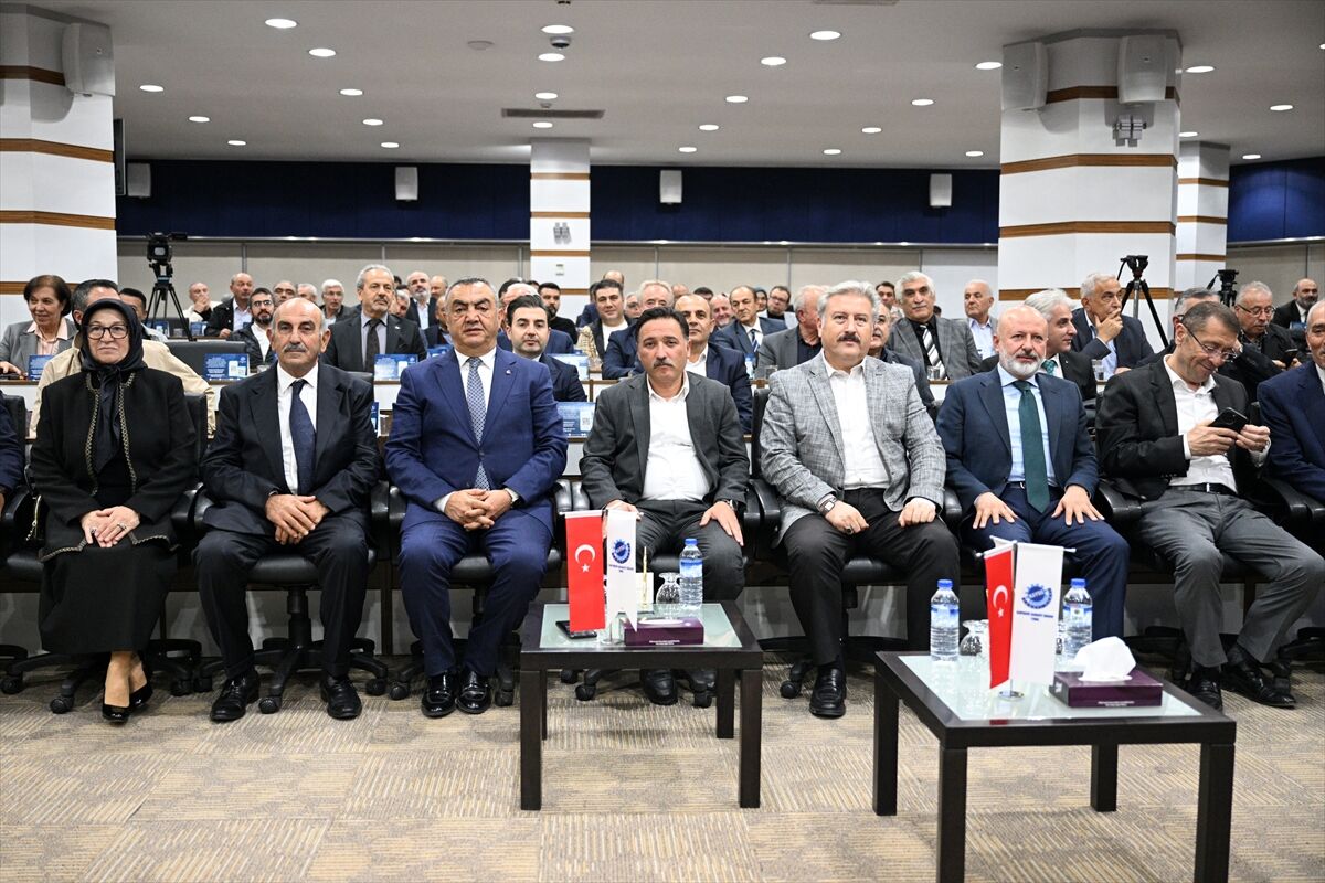 Kayseri'de 'Yılın Ahisi' seçilen iş insanı Ali Rıza Güldüoğlu'na şed kuşatıldı