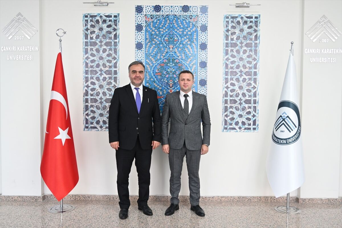 AA Samsun Bölge Müdürü Demir, ÇAKÜ Rektörü Karataş'ı ziyaret etti