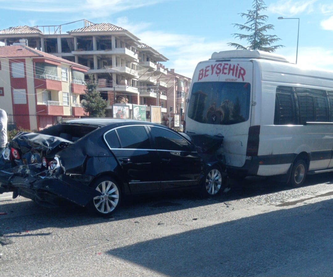 Konya'da zincirleme trafik kazasında 2 kişi yaralandı