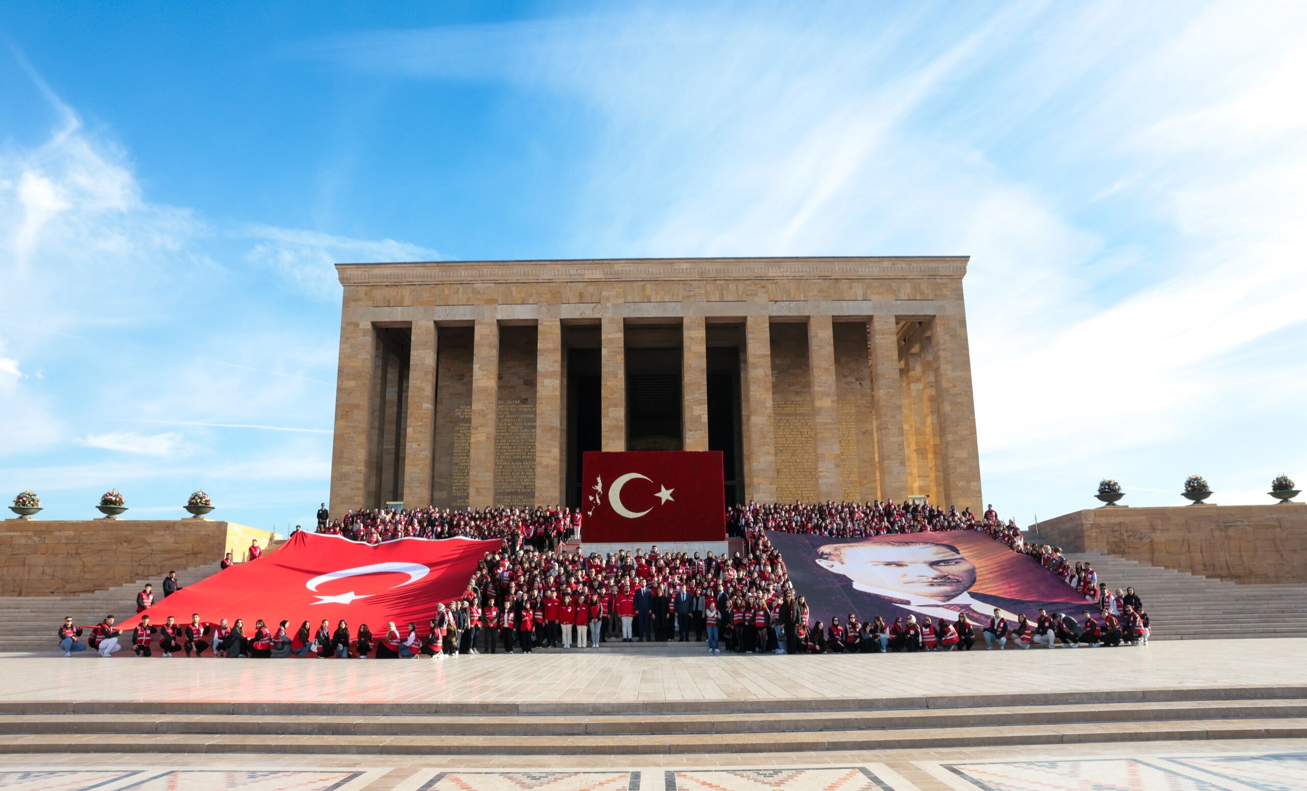 Genç Kızılay gönüllülerinden Anıtkabir'e ziyaret