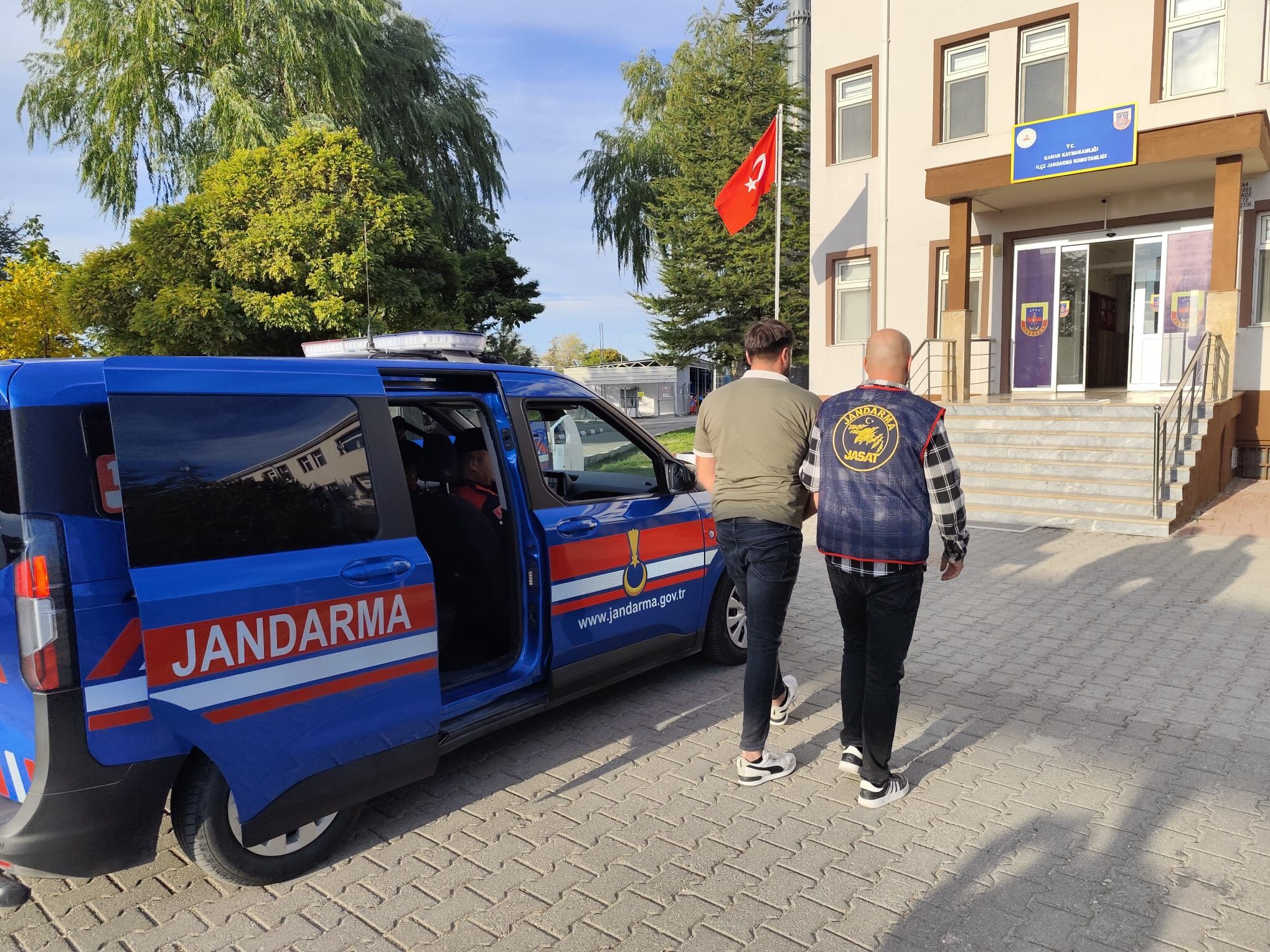 Kırşehir'de 37 yıl 6 ay kesinleşmiş hapis cezası bulunan firari yakalandı