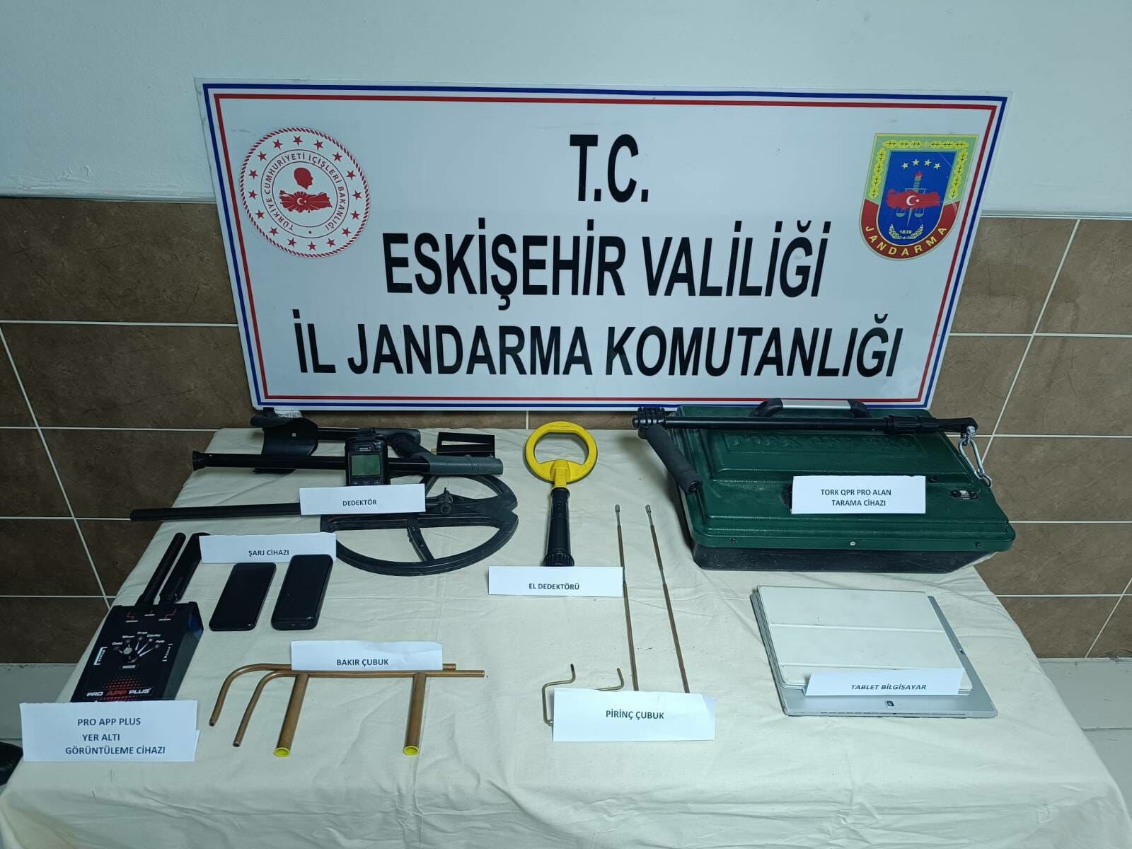 Eskişehir'de kaçak kazı yapan 5 şüpheli suçüstü yakalandı