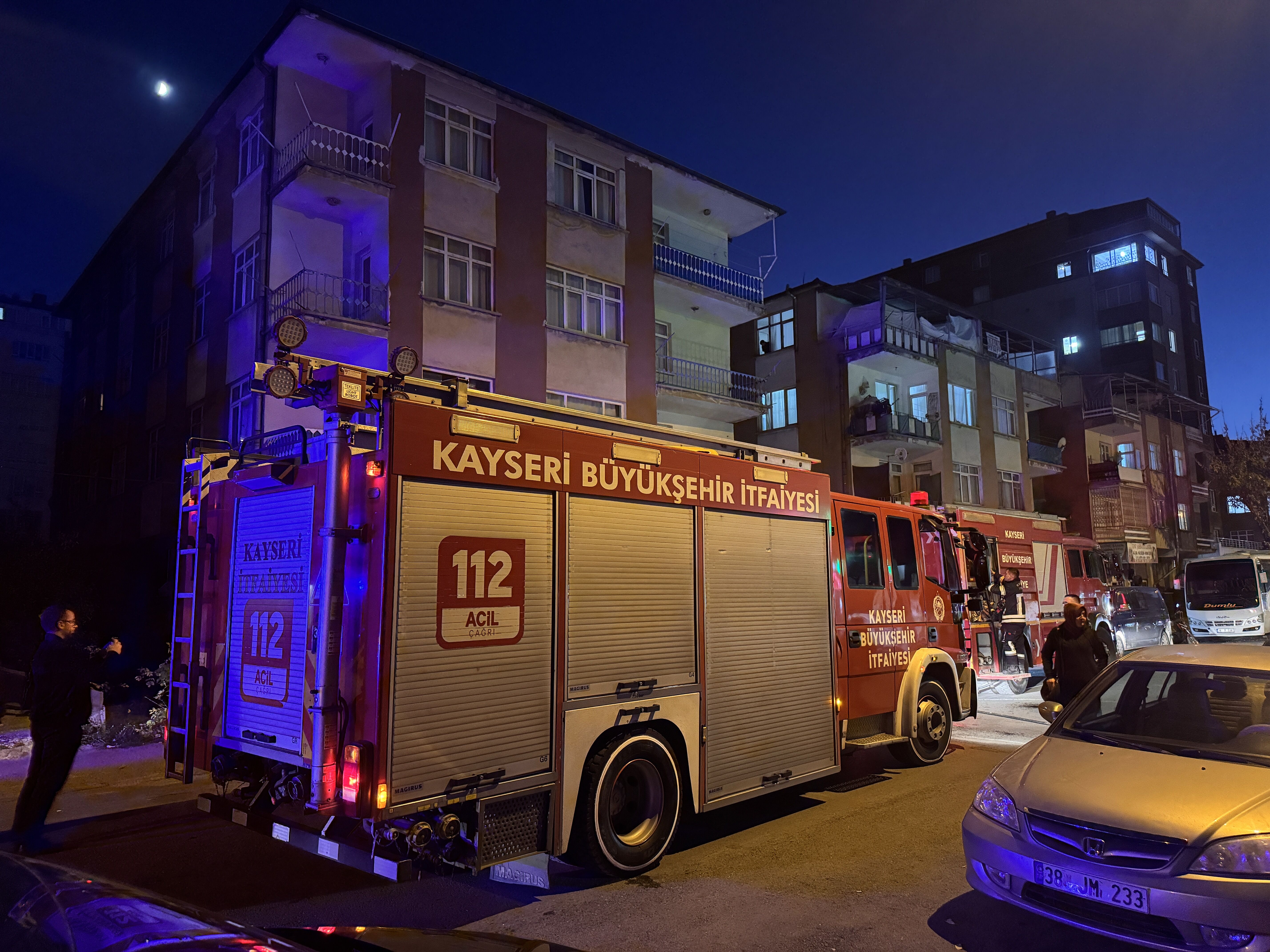 Kayseri'de bir binada çıkan yangında 4 çocuk dumandan etkilendi