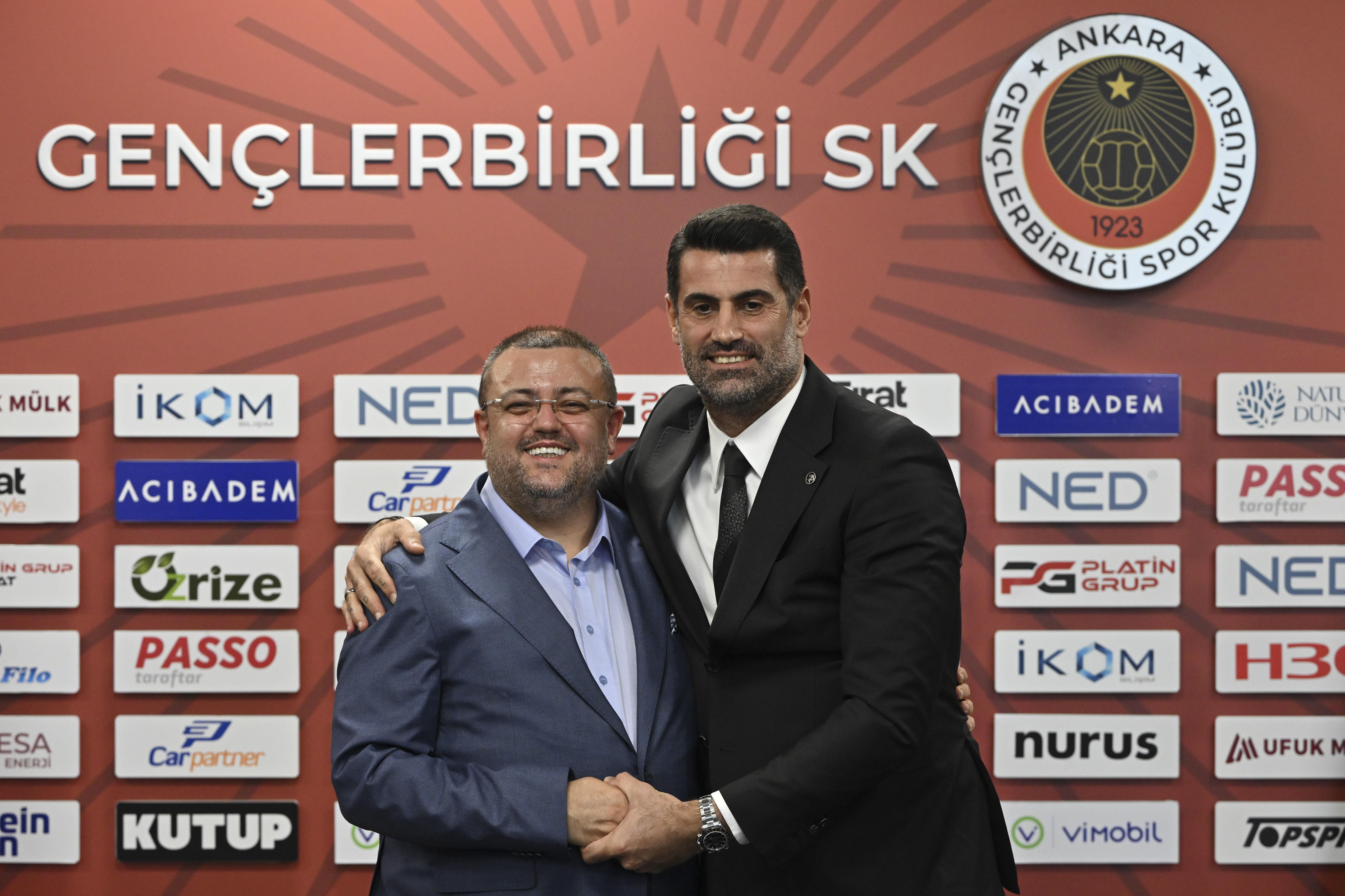 Gençlerbirliği'nde Volkan Demirel'in 'imza, kutlama ve ilk idman' günü