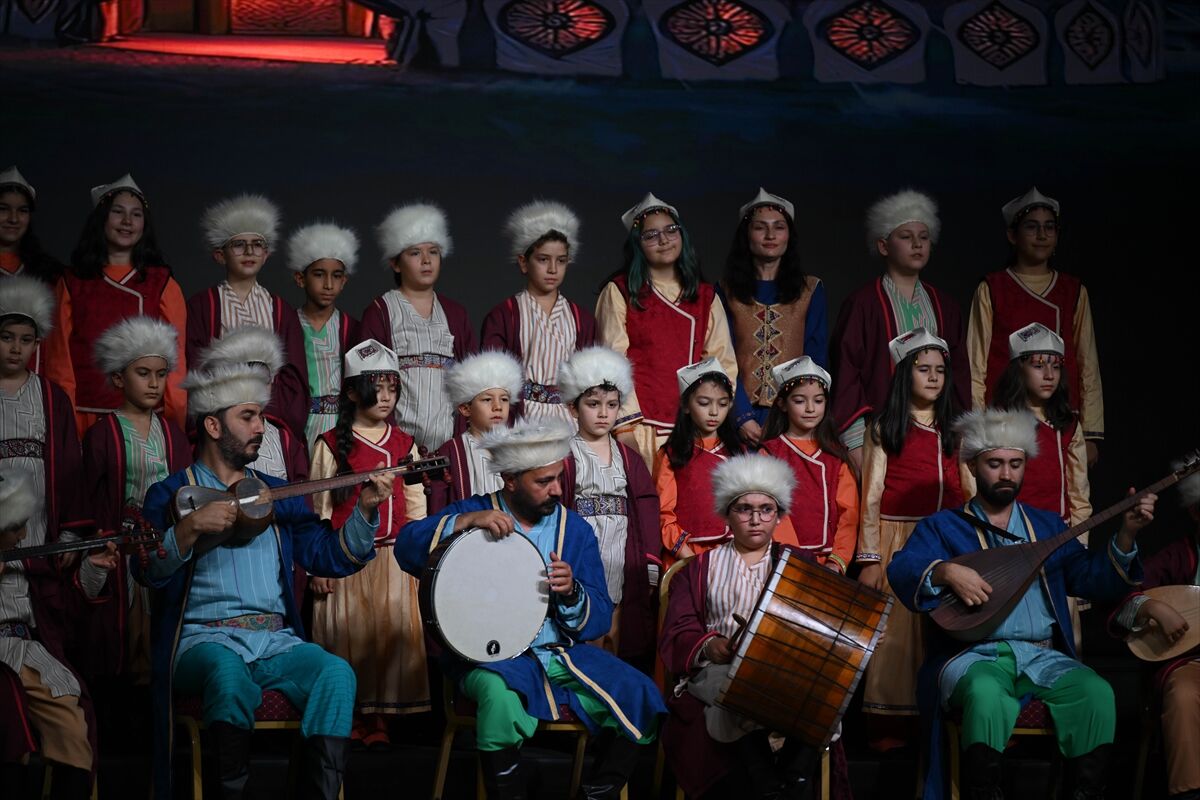 MEB'in 'Köklü Geçmişten Güçlü Cumhuriyete' konulu yarışmasının ödül töreni yapıldı