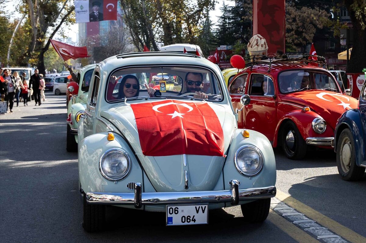 Başkent'te, 29 Ekim kortej yürüyüşü yapıldı