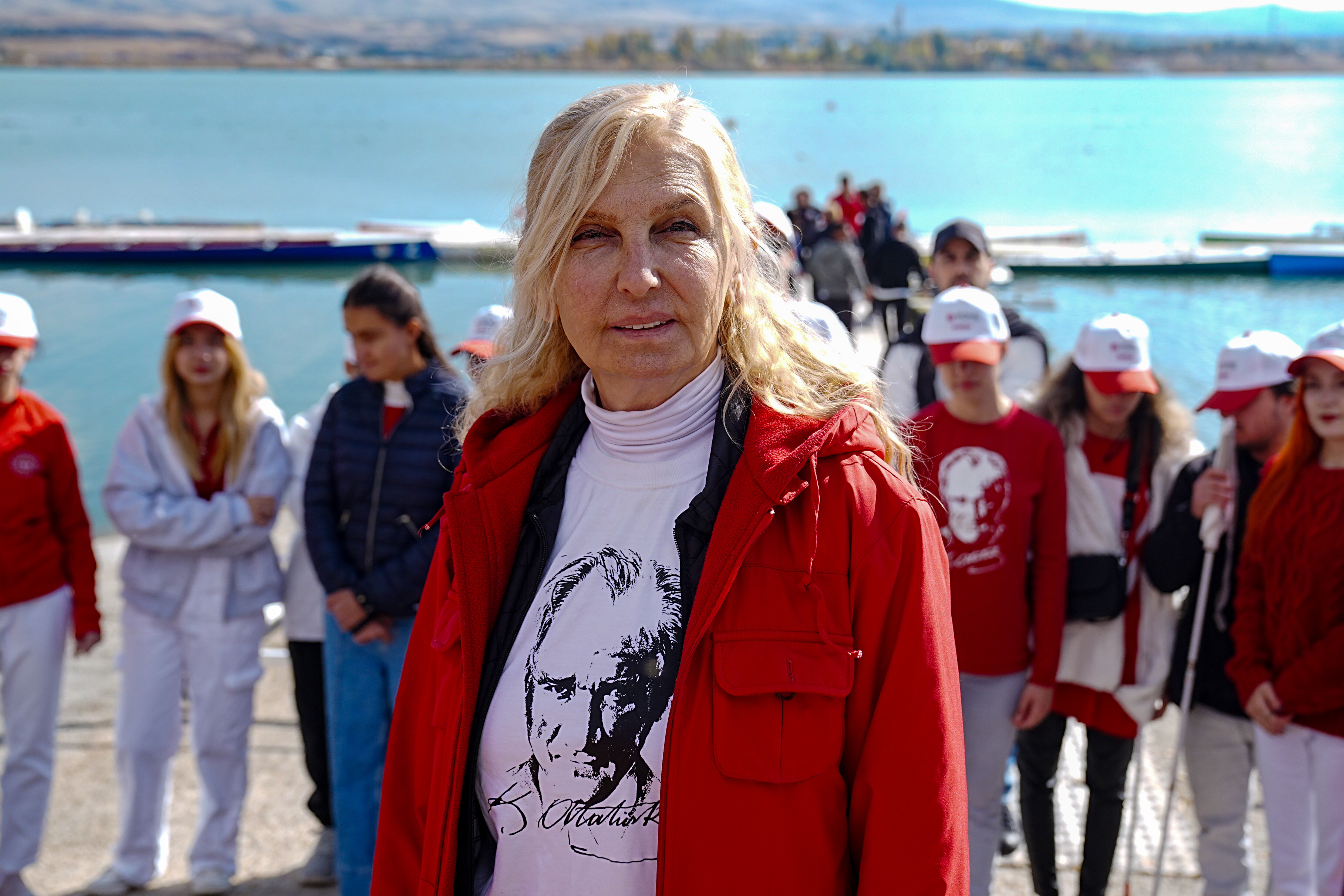 Görme engelli gençler Cumhuriyet Bayramı'nı Mogan Gölü'nde kürek çekerek kutladı