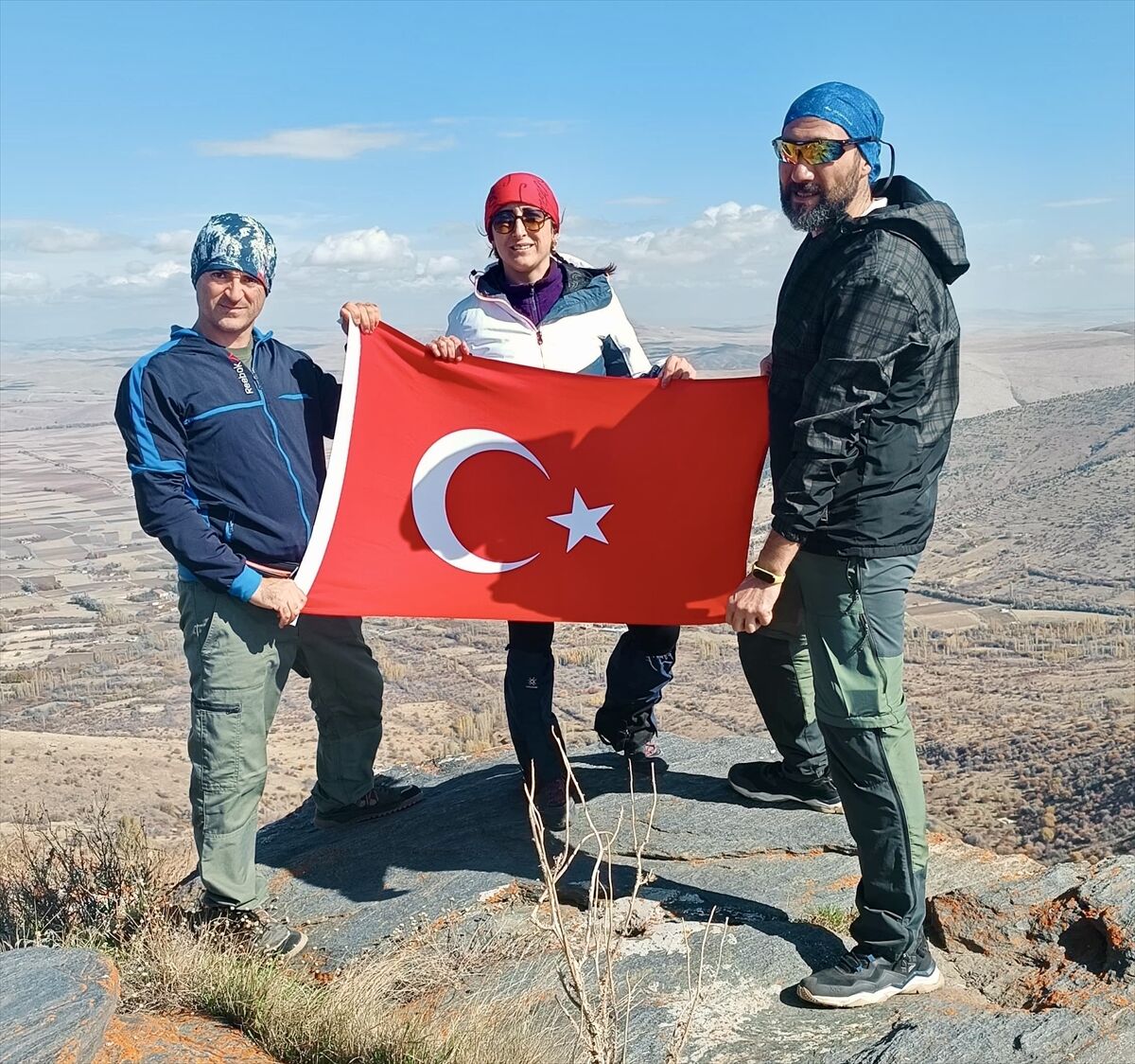 Kırşehirli dağcılar, Cumhuriyet'in 102. yılını 1823 metre yükseklikte kutladı