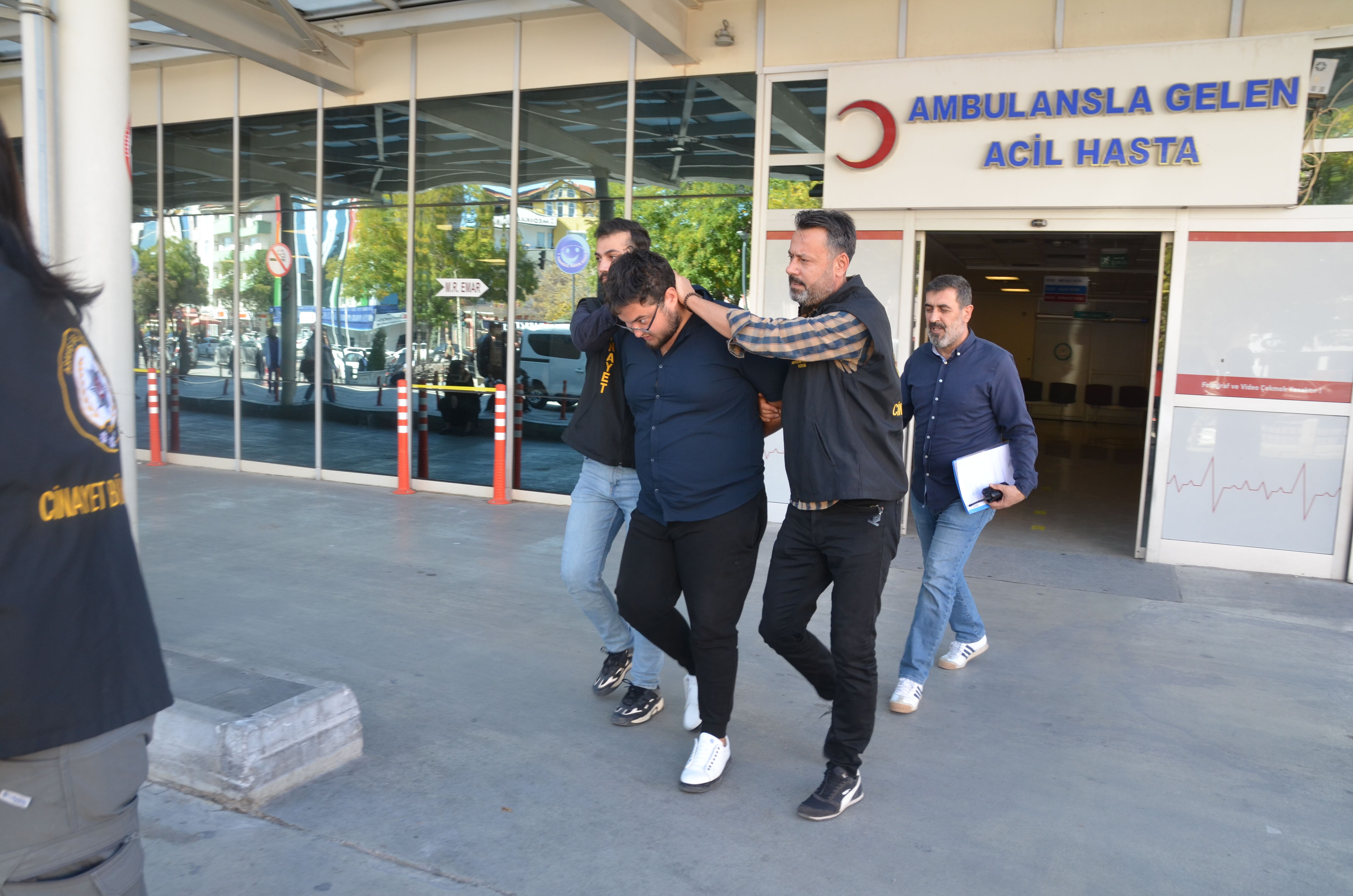 GÜNCELLEME - Konya'da galericiyi bıçaklayarak öldürdüğü iddia edilen 2 kişi tutuklandı
