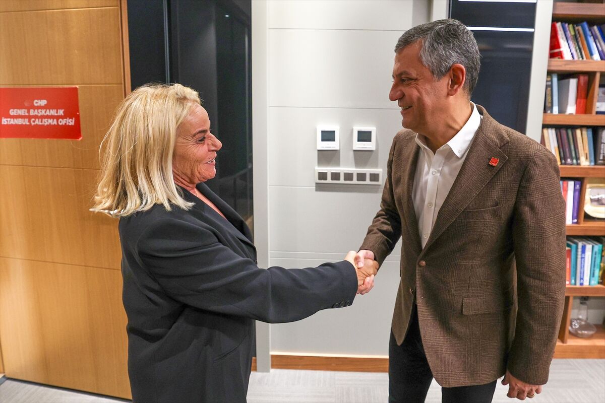 CHP Genel Başkanı Özel, Denktaş ailesi ile bir araya geldi