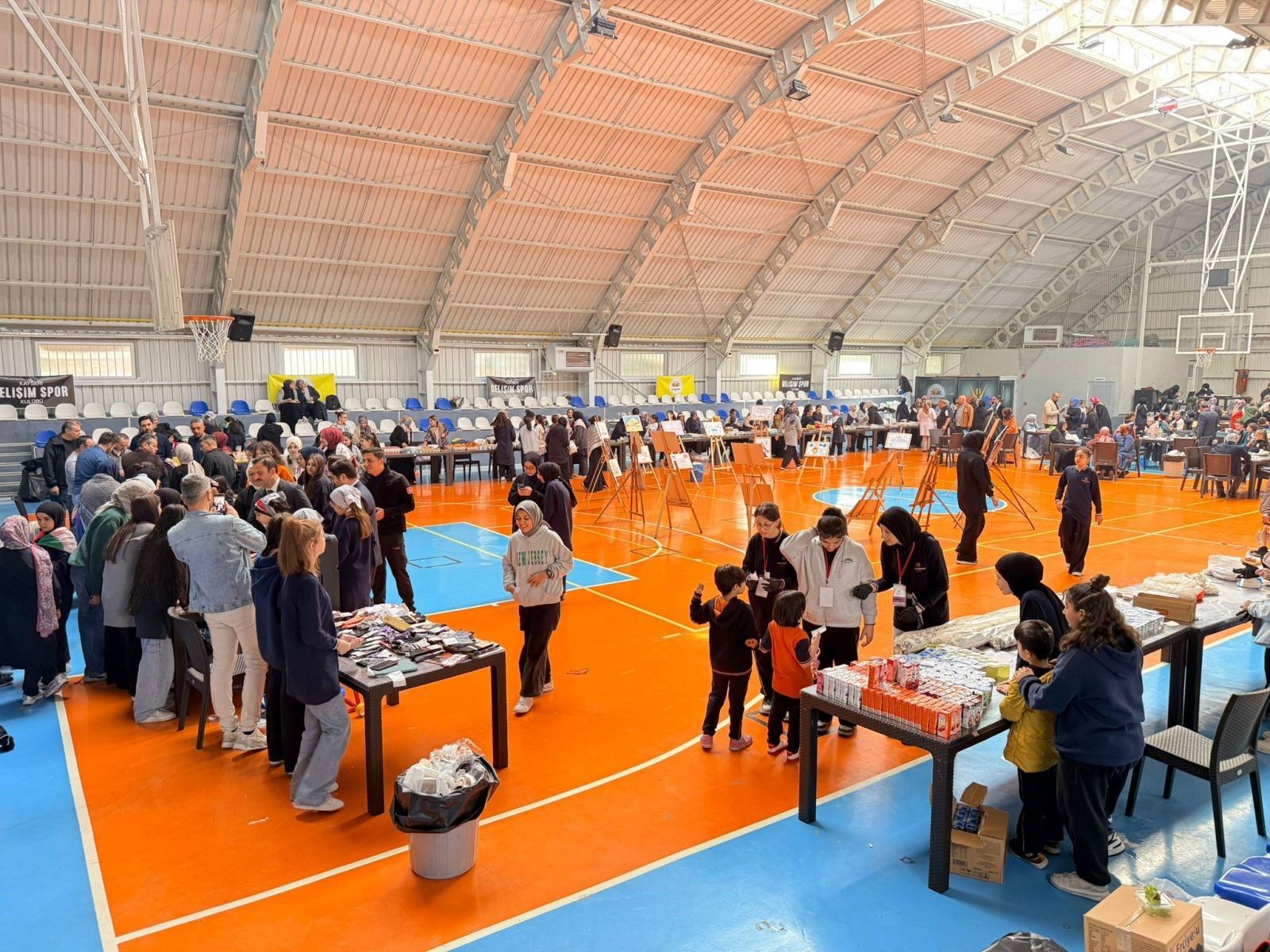 Kayseri'de lise öğrencileri Gazze'ye destek için kermes düzenledi