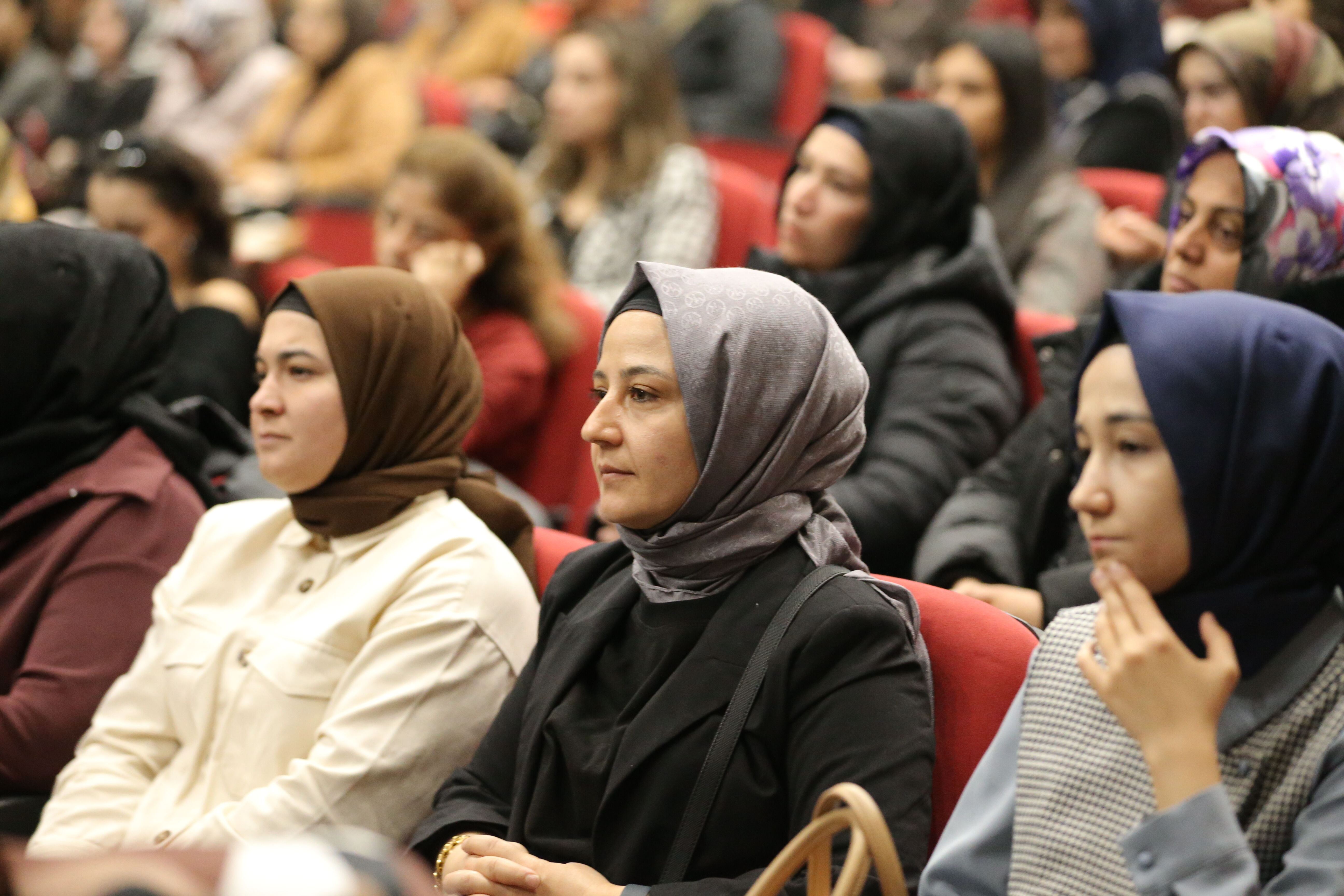 Niğde'de 'Gönül Elçileri ile Koruyucu Aile Programı' düzenlendi